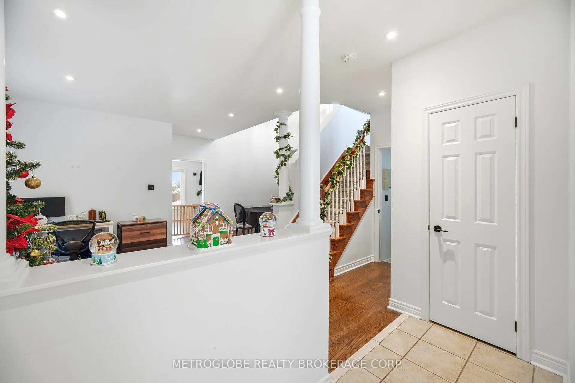 Photo 5 of 231 Matthew Drive, Vaughan, East Woodbridge — HOMEH