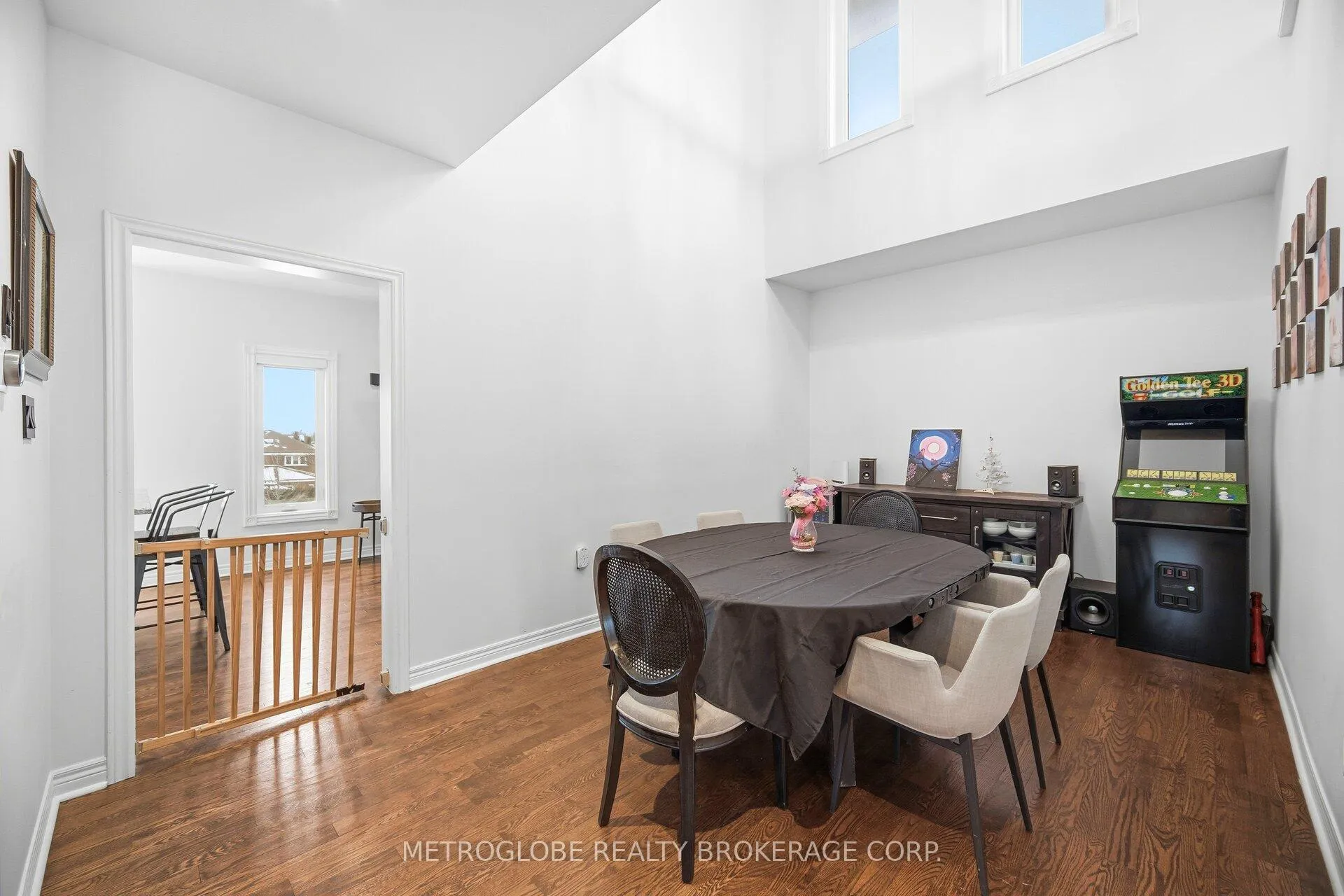 Photo 6 of 231 Matthew Drive, Vaughan, East Woodbridge — HOMEH