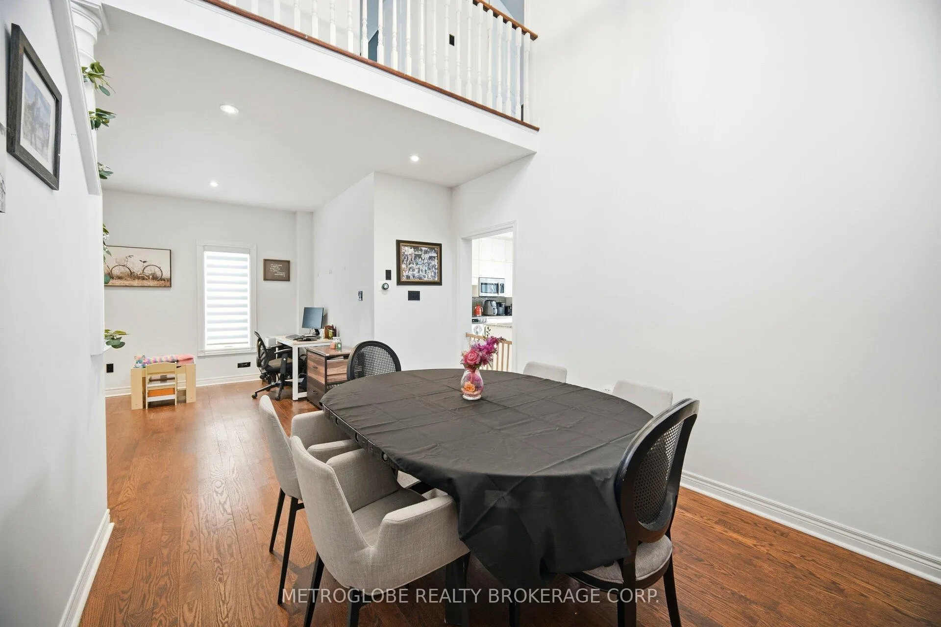 Photo 7 of 231 Matthew Drive, Vaughan, East Woodbridge — HOMEH