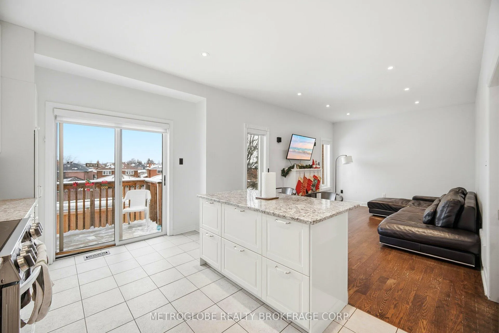 Photo 12 of 231 Matthew Drive, Vaughan, East Woodbridge — HOMEH