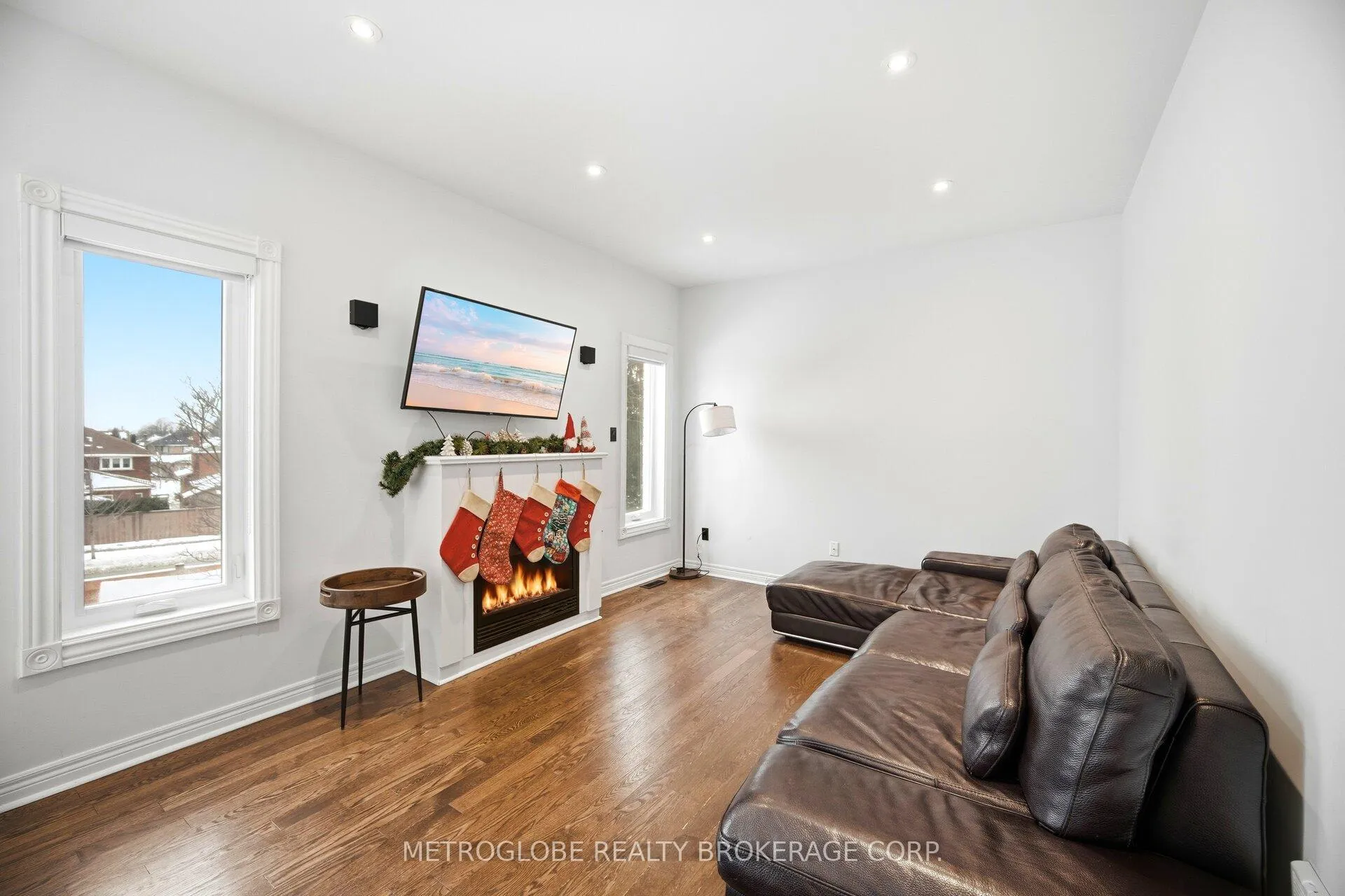 Photo 13 of 231 Matthew Drive, Vaughan, East Woodbridge — HOMEH