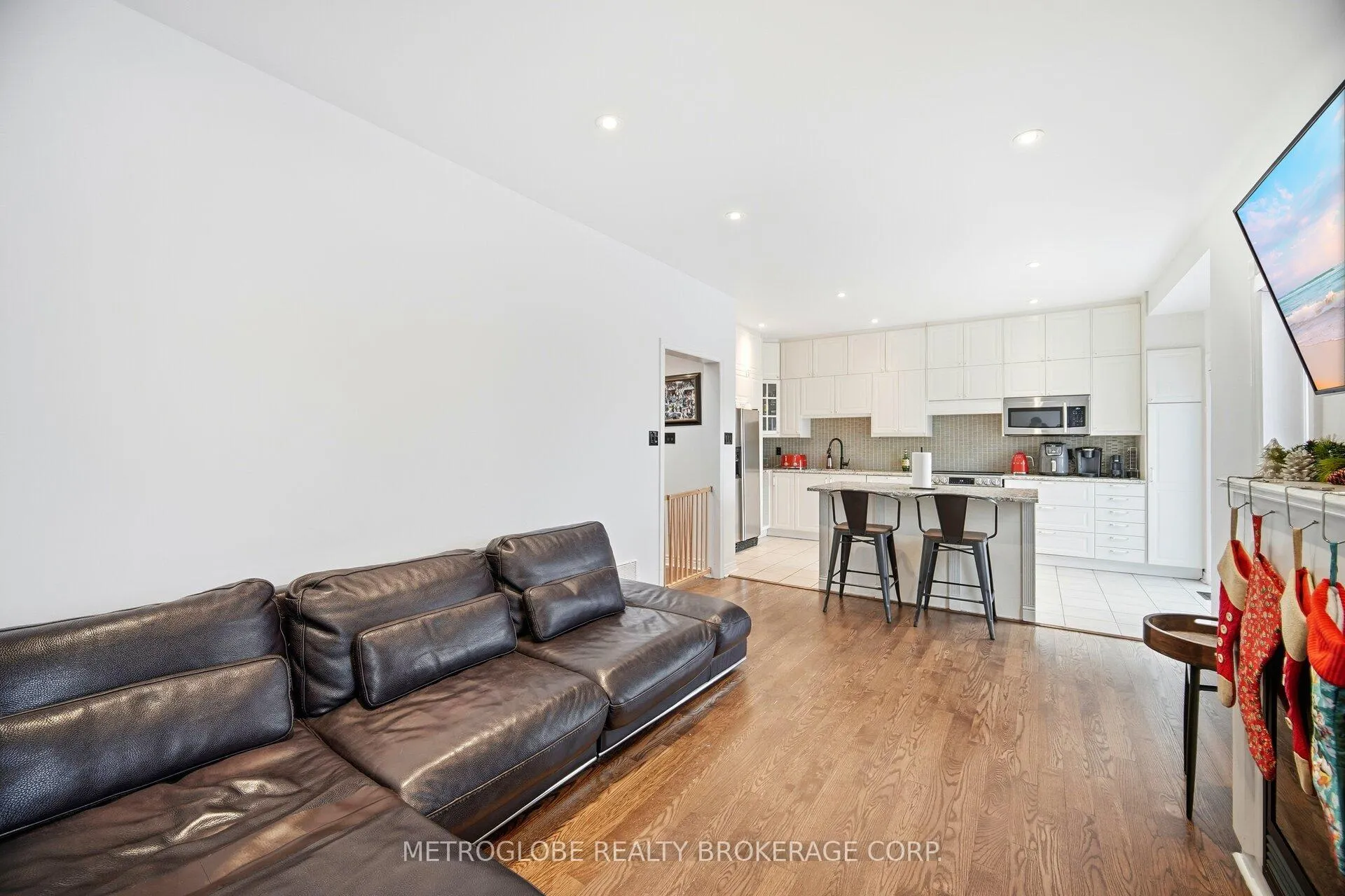 Photo 14 of 231 Matthew Drive, Vaughan, East Woodbridge — HOMEH