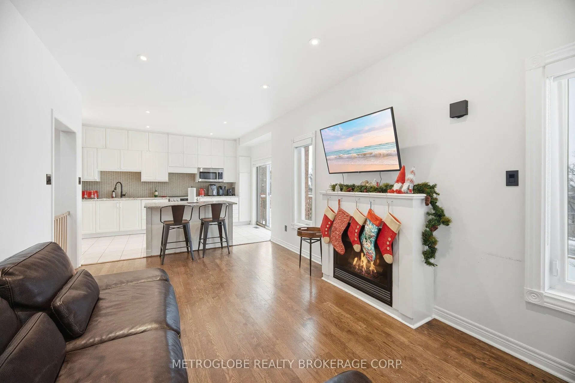 Photo 15 of 231 Matthew Drive, Vaughan, East Woodbridge — HOMEH