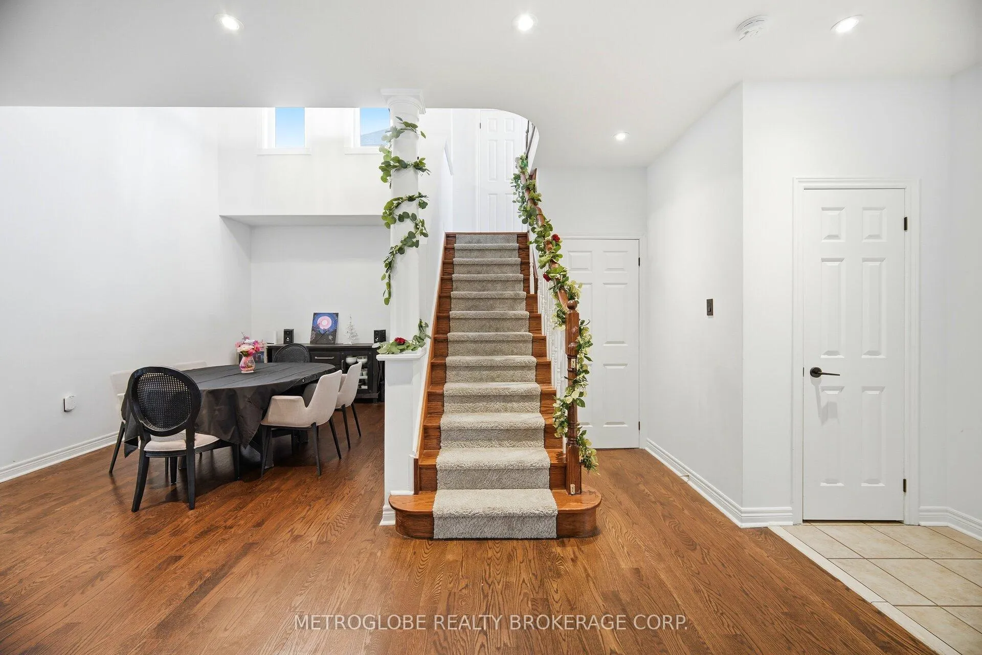 Photo 16 of 231 Matthew Drive, Vaughan, East Woodbridge — HOMEH