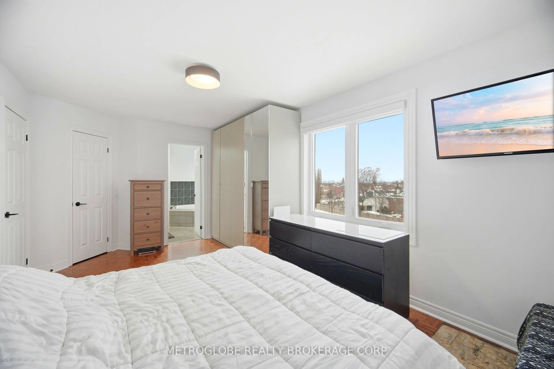 Photo 18 of 231 Matthew Drive, Vaughan, East Woodbridge — HOMEH