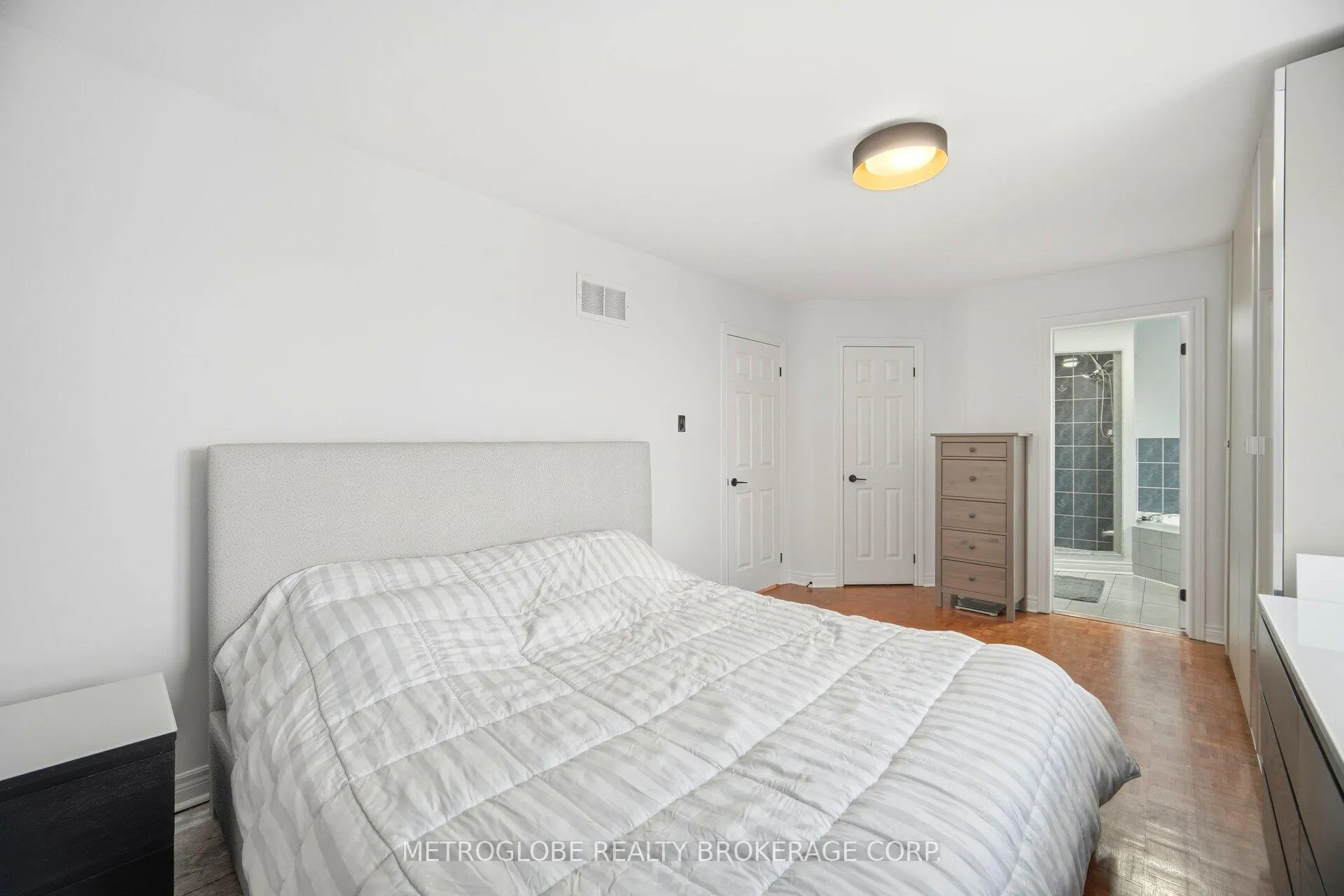 Photo 19 of 231 Matthew Drive, Vaughan, East Woodbridge — HOMEH