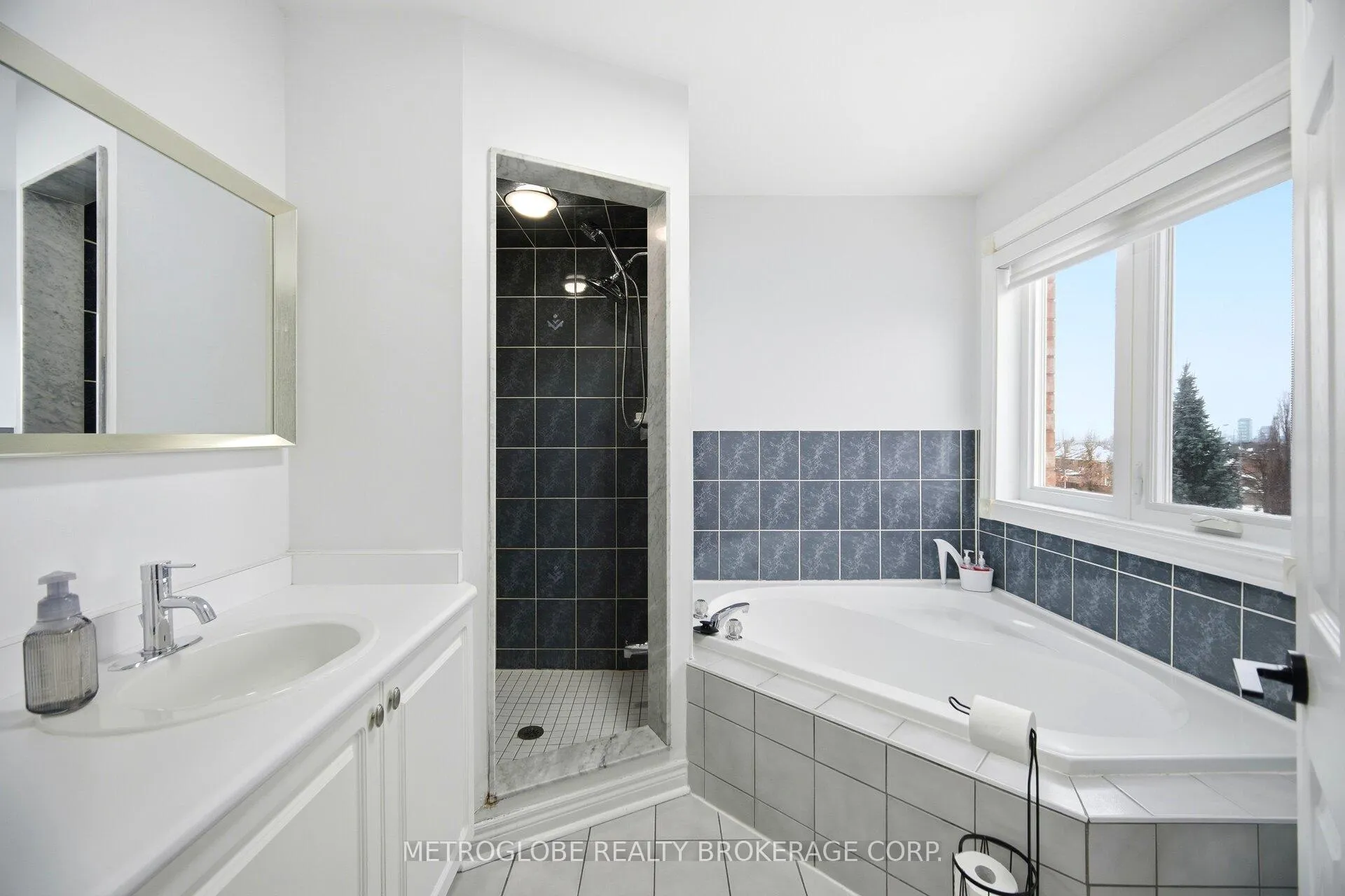 Photo 20 of 231 Matthew Drive, Vaughan, East Woodbridge — HOMEH