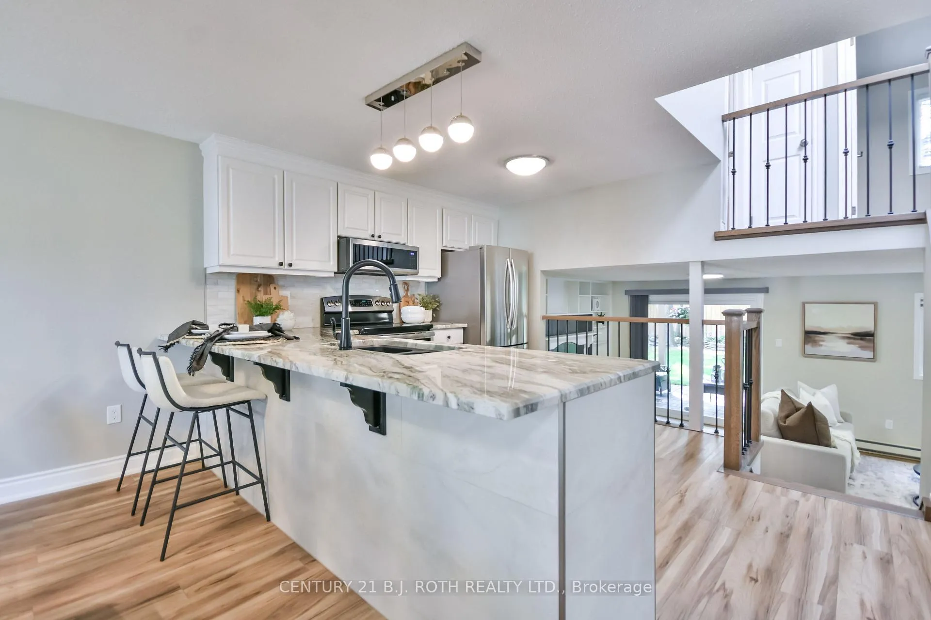 Photo 4 of 49 Ridgeway Avenue, Barrie, Allandale Heights — HOMEH