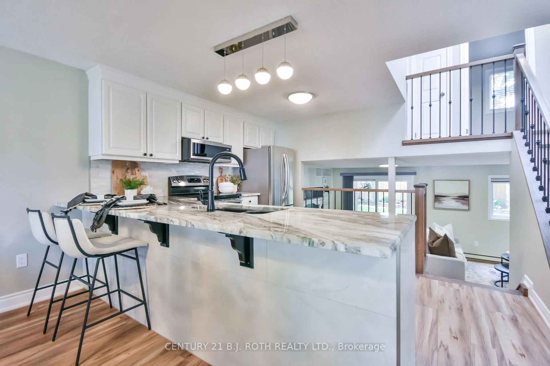Photo 5 of 49 Ridgeway Avenue, Barrie, Allandale Heights — HOMEH