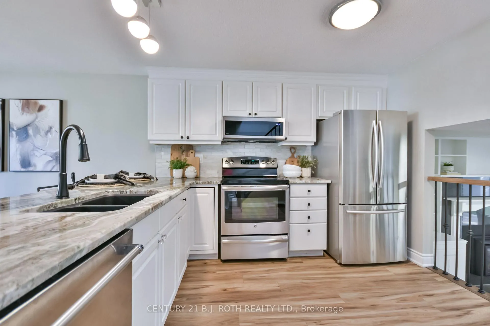Photo 6 of 49 Ridgeway Avenue, Barrie, Allandale Heights — HOMEH