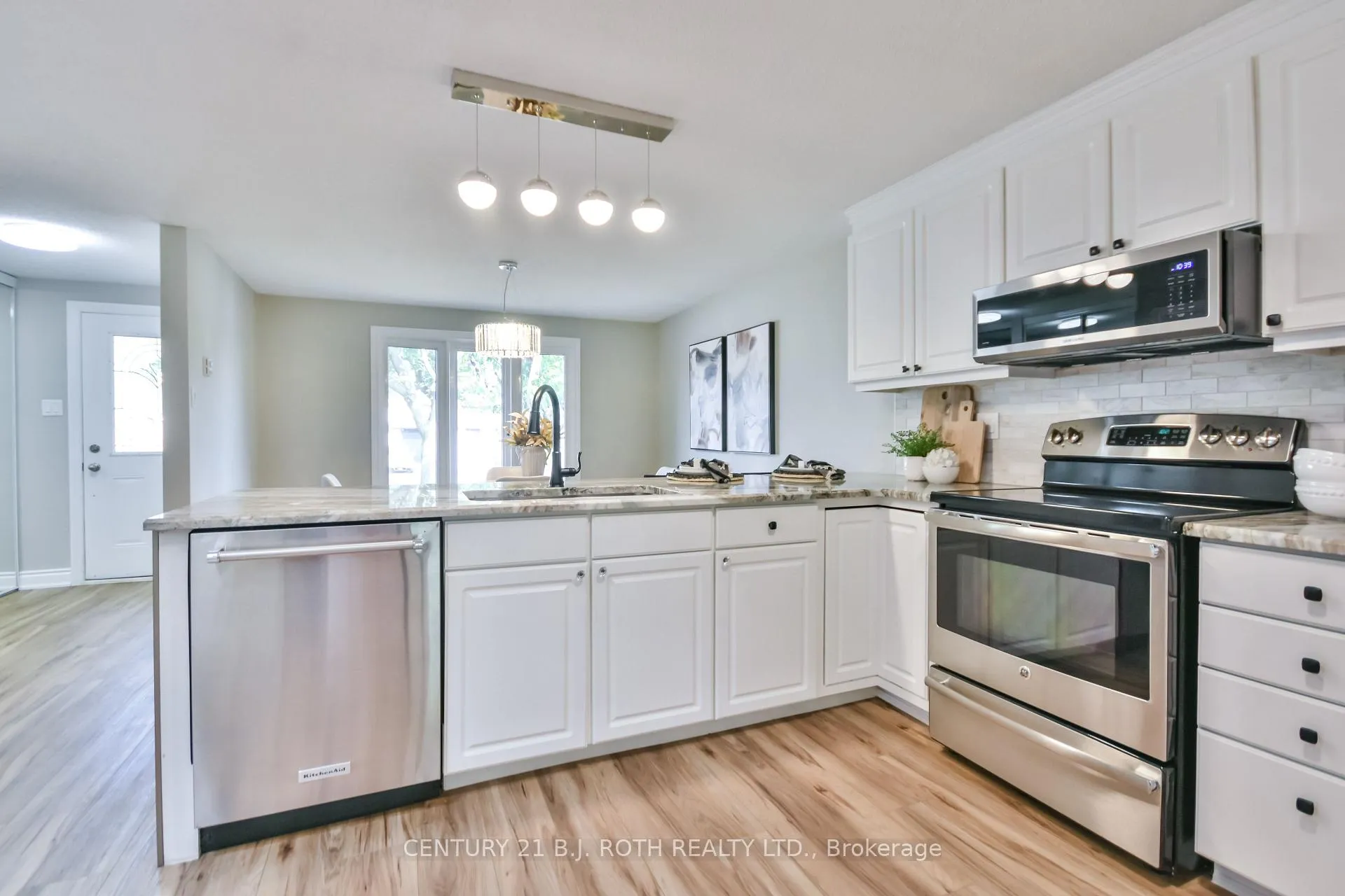 Photo 7 of 49 Ridgeway Avenue, Barrie, Allandale Heights — HOMEH