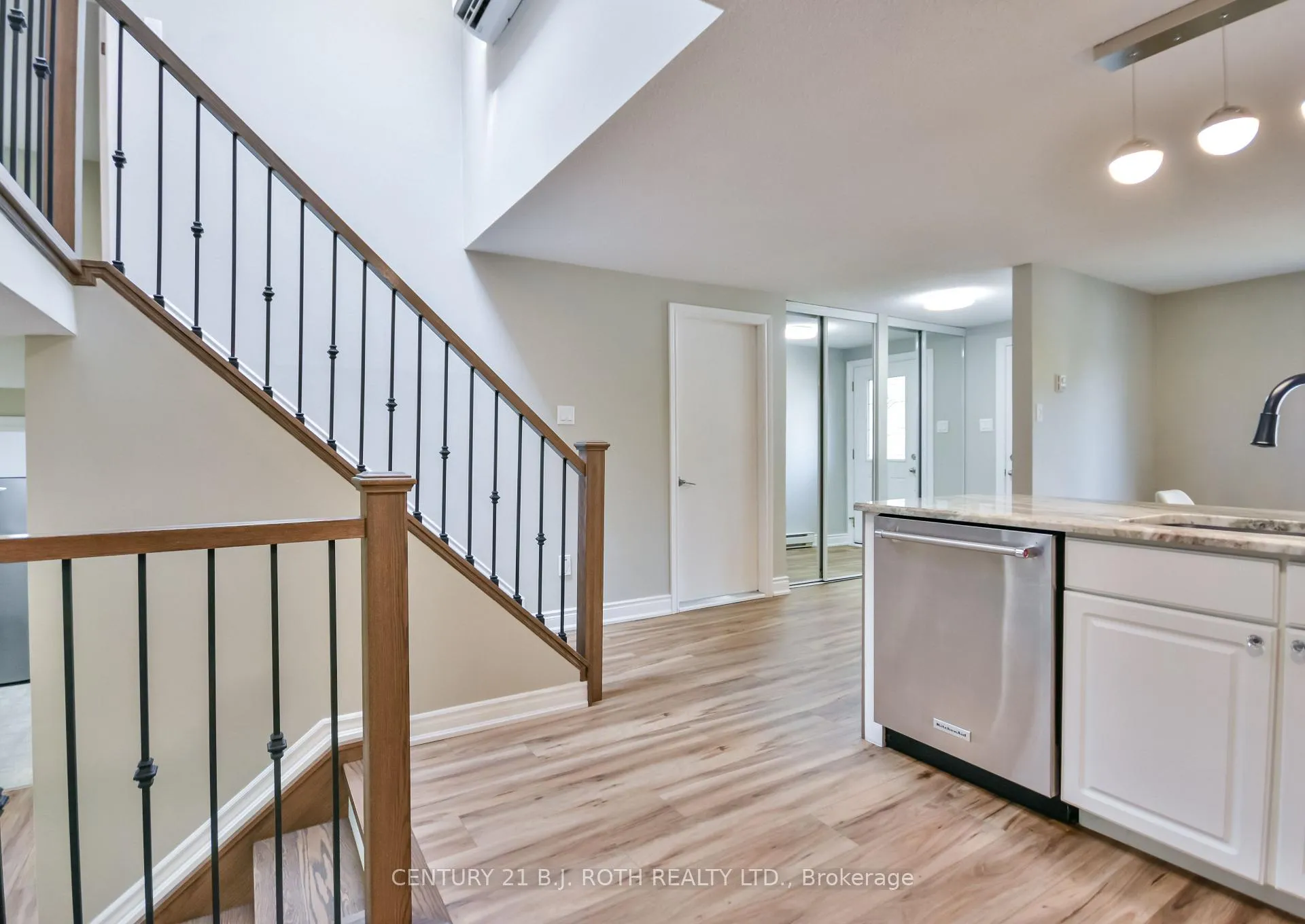Photo 10 of 49 Ridgeway Avenue, Barrie, Allandale Heights — HOMEH