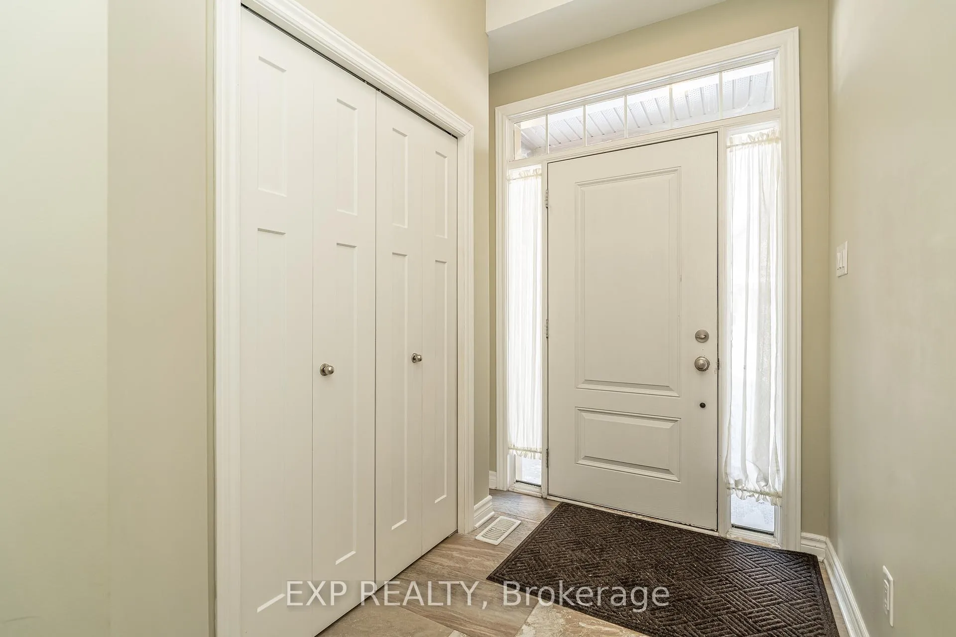 Photo 4 of 611 Moorpark Avenue, Ottawa, Kanata - Emerald Meadows/Trailwest — HOMEH