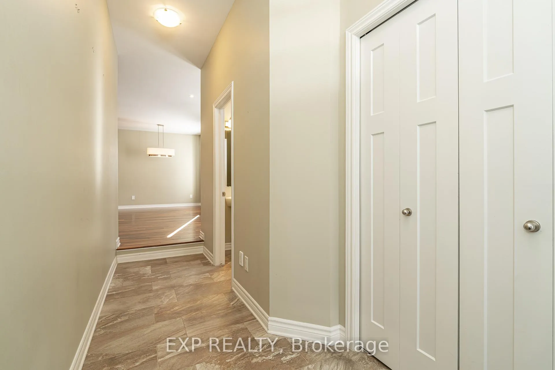 Photo 5 of 611 Moorpark Avenue, Ottawa, Kanata - Emerald Meadows/Trailwest — HOMEH