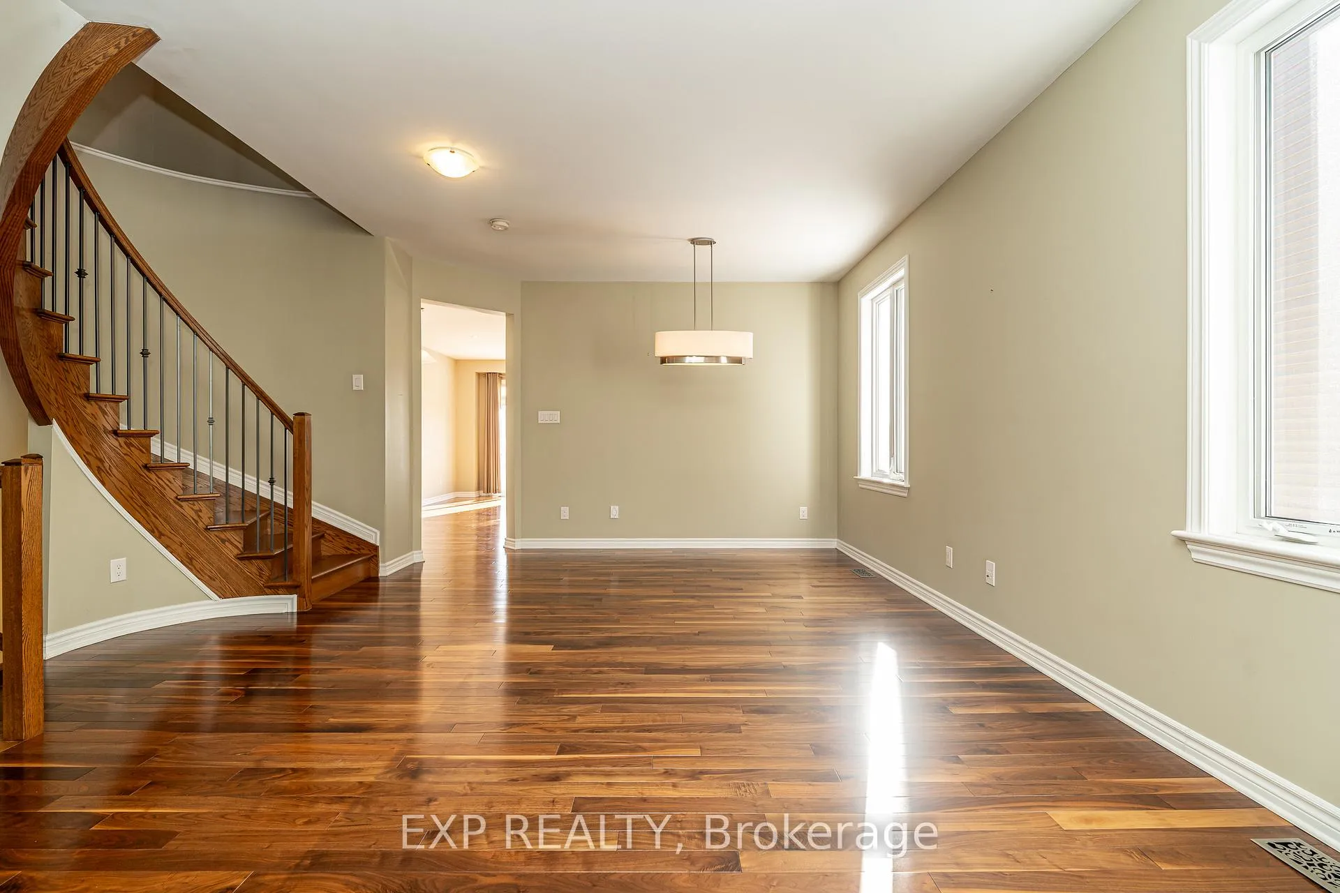 Photo 7 of 611 Moorpark Avenue, Ottawa, Kanata - Emerald Meadows/Trailwest — HOMEH