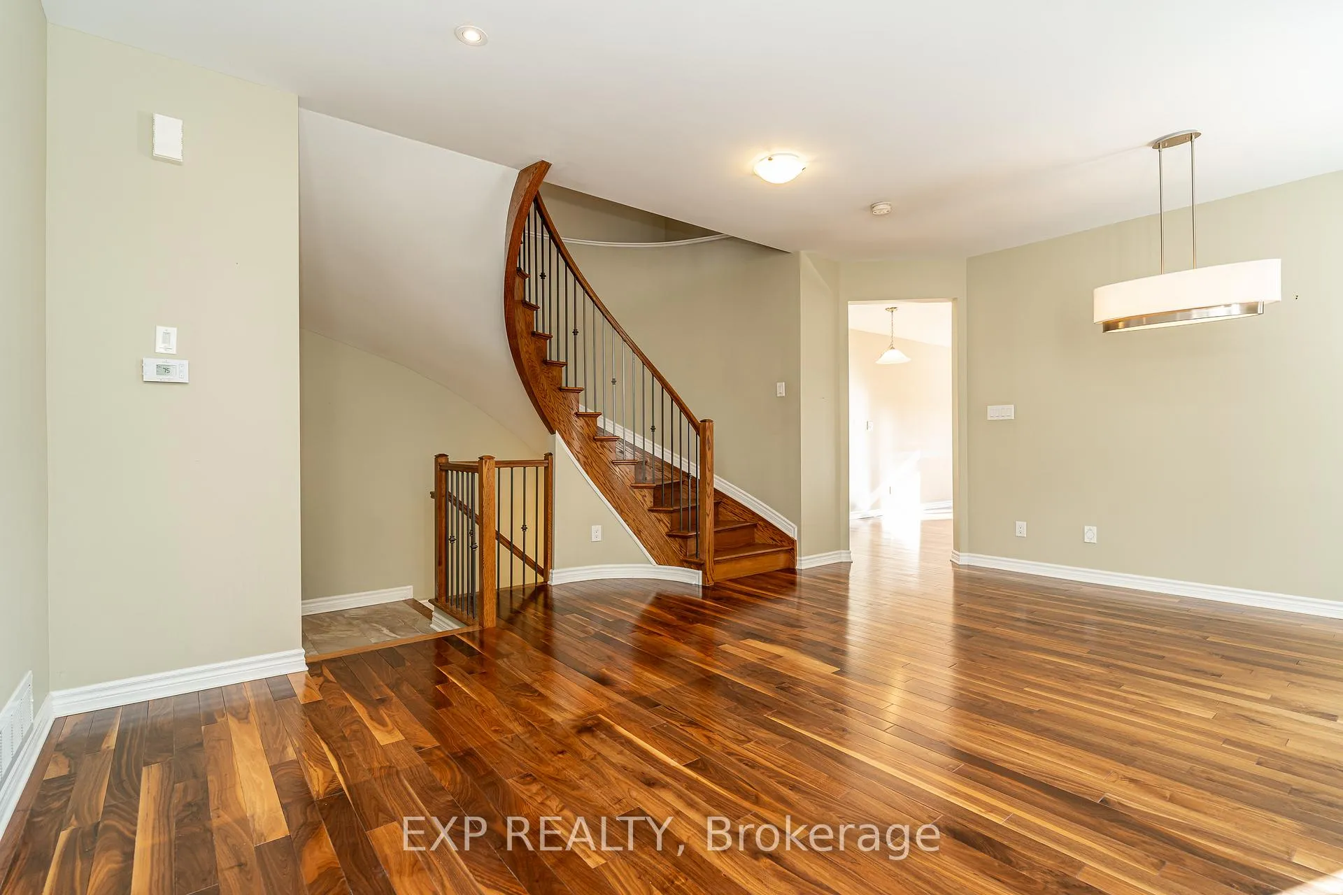 Photo 8 of 611 Moorpark Avenue, Ottawa, Kanata - Emerald Meadows/Trailwest — HOMEH