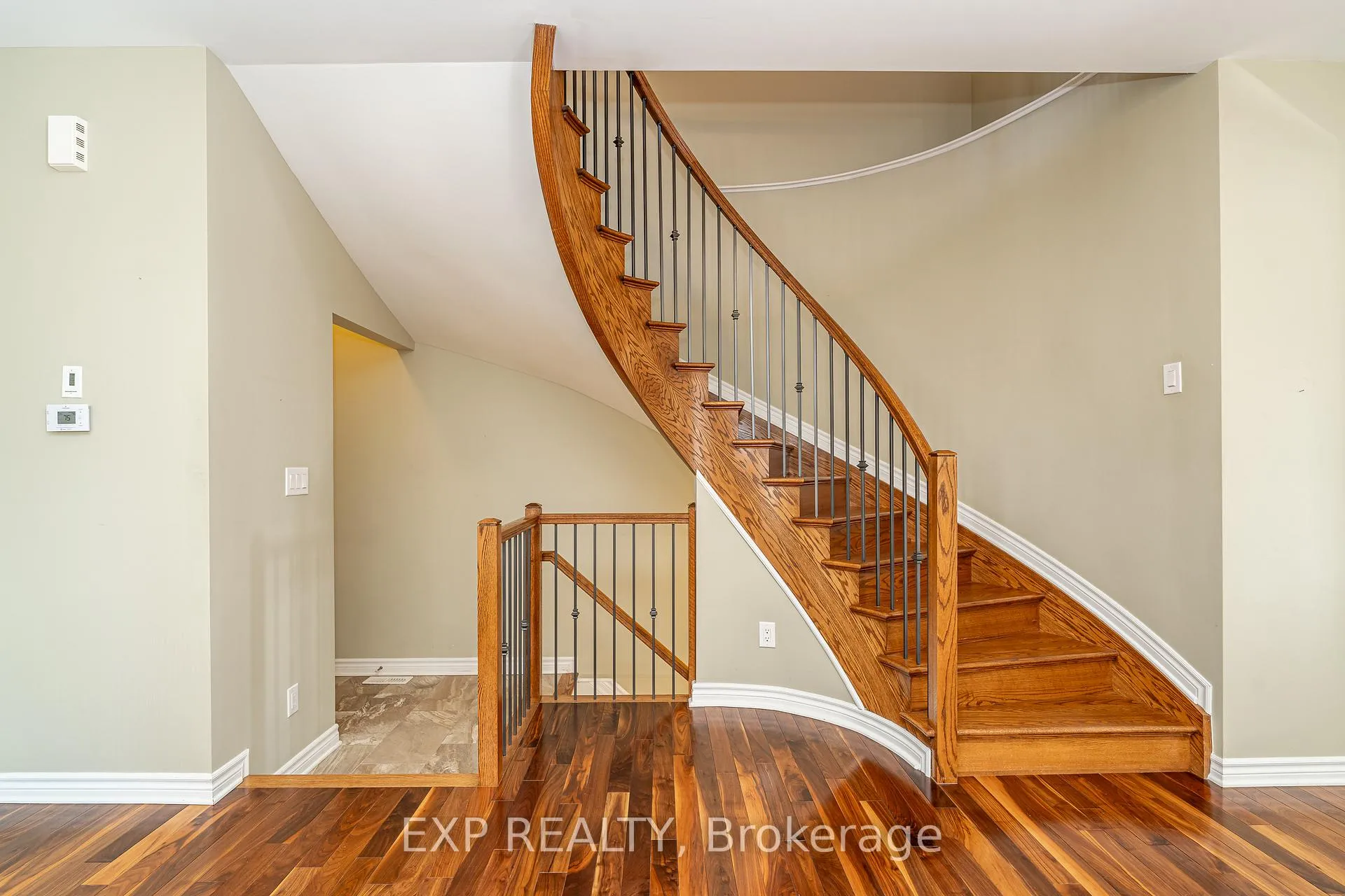Photo 9 of 611 Moorpark Avenue, Ottawa, Kanata - Emerald Meadows/Trailwest — HOMEH