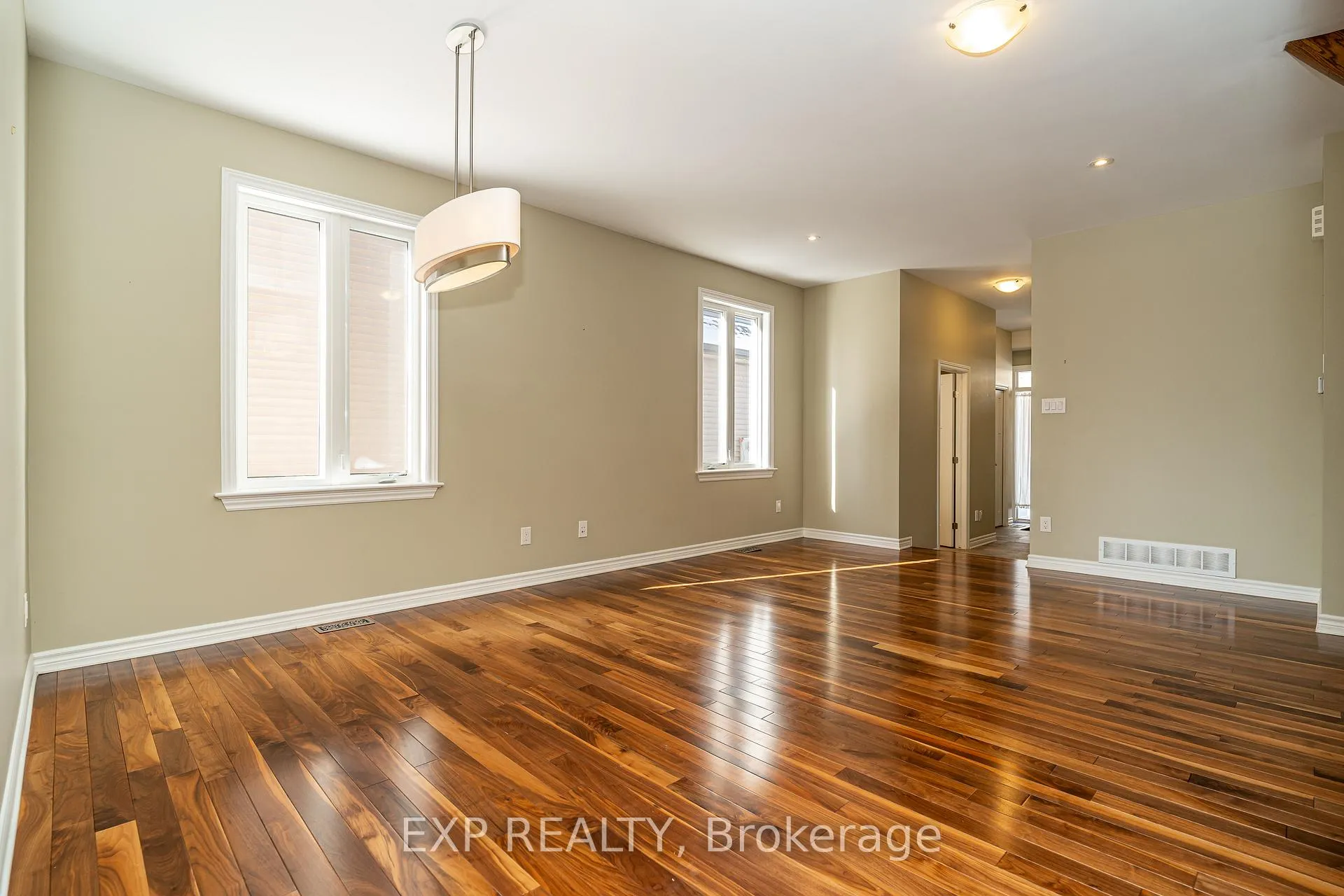 Photo 10 of 611 Moorpark Avenue, Ottawa, Kanata - Emerald Meadows/Trailwest — HOMEH