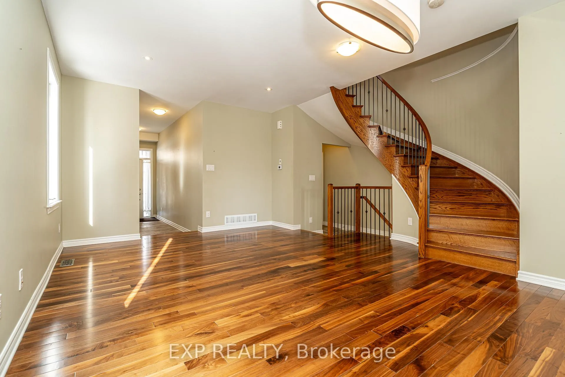 Photo 11 of 611 Moorpark Avenue, Ottawa, Kanata - Emerald Meadows/Trailwest — HOMEH