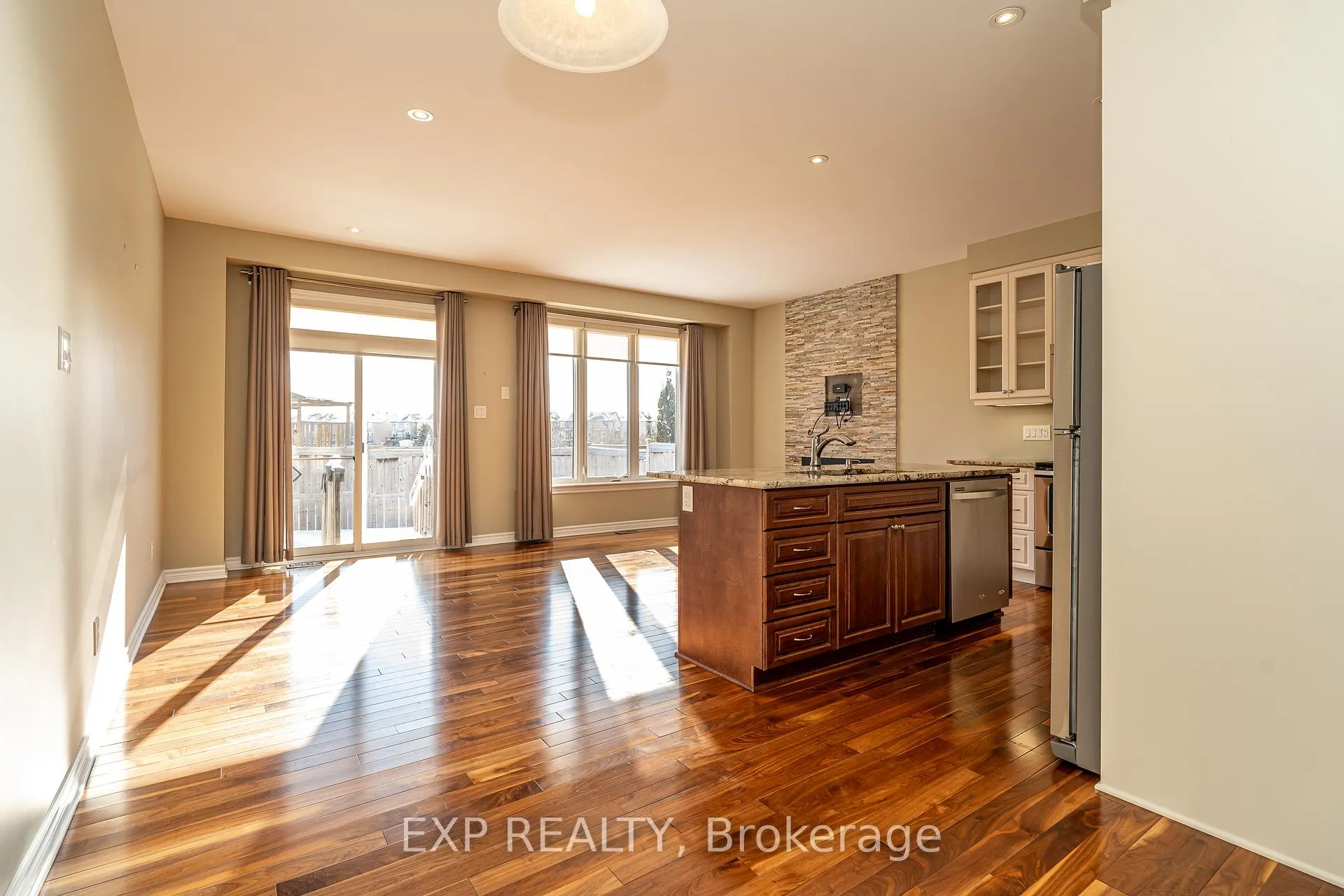 Photo 12 of 611 Moorpark Avenue, Ottawa, Kanata - Emerald Meadows/Trailwest — HOMEH