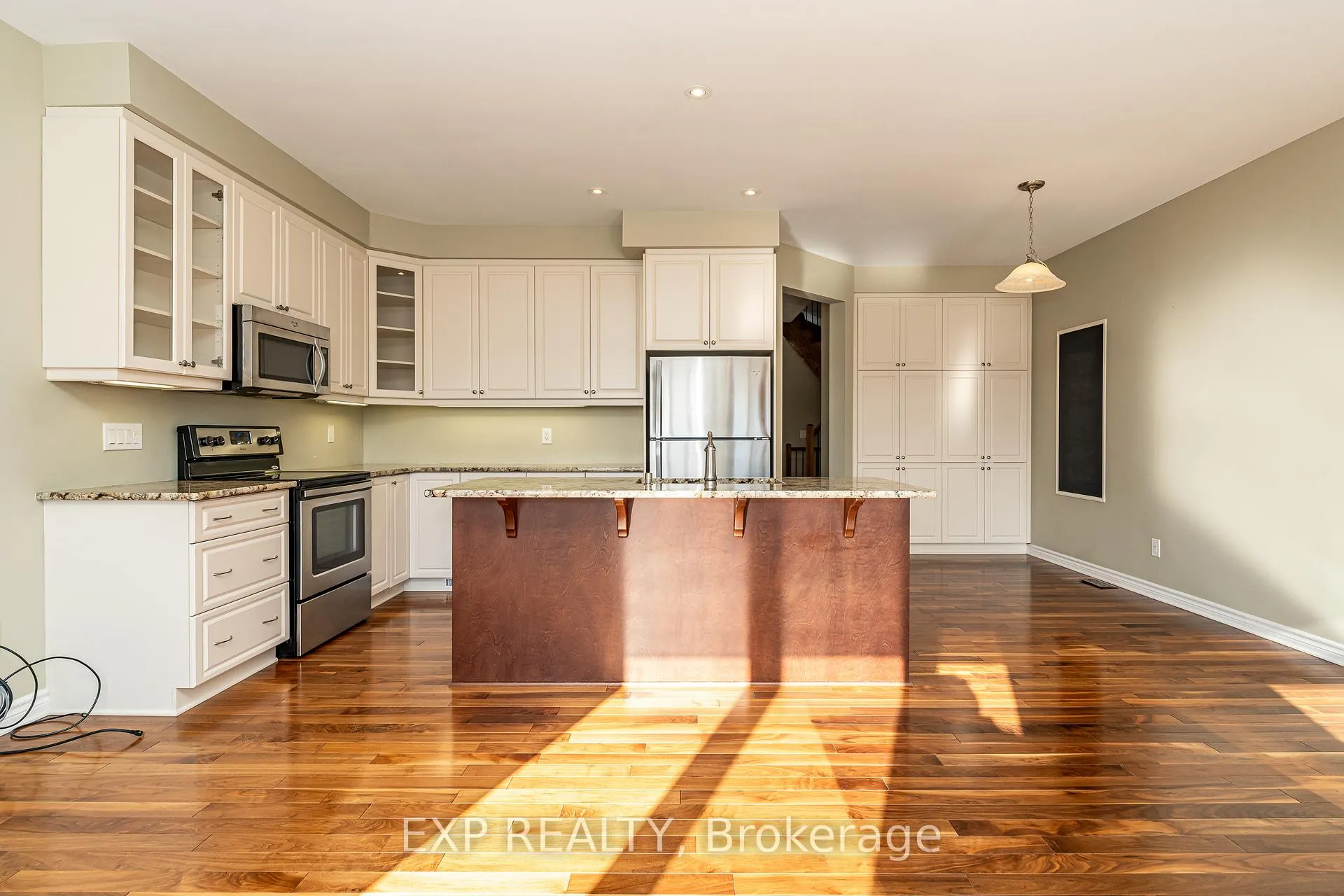 Photo 17 of 611 Moorpark Avenue, Ottawa, Kanata - Emerald Meadows/Trailwest — HOMEH