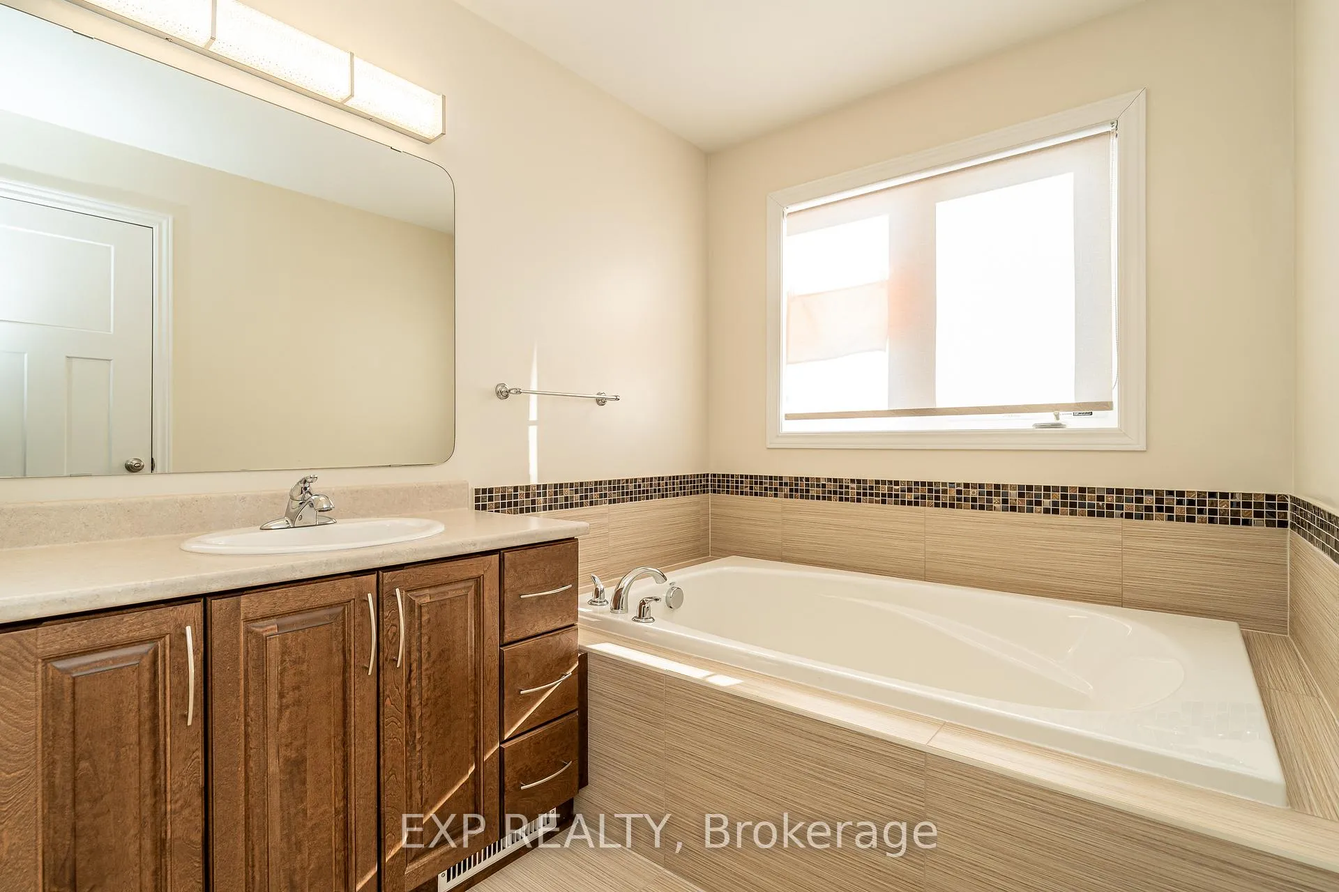 Photo 35 of 611 Moorpark Avenue, Ottawa, Kanata - Emerald Meadows/Trailwest — HOMEH
