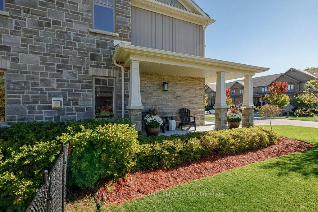 Photo 8 of 52 Foley Cres, Collingwood — HOMEH