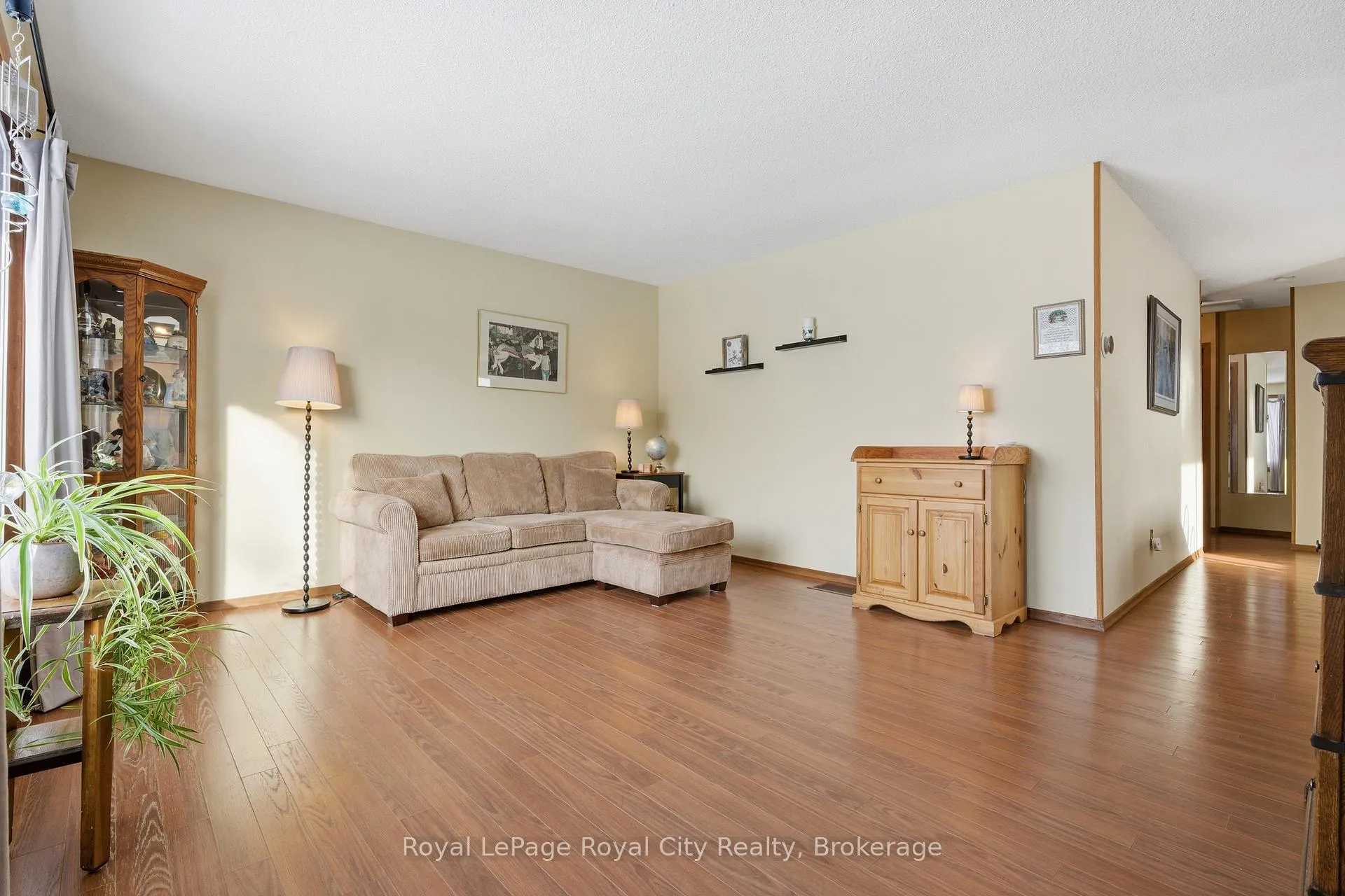 Photo 4 of 28 Mcilwraith Crescent, Guelph, Grange Road — HOMEH