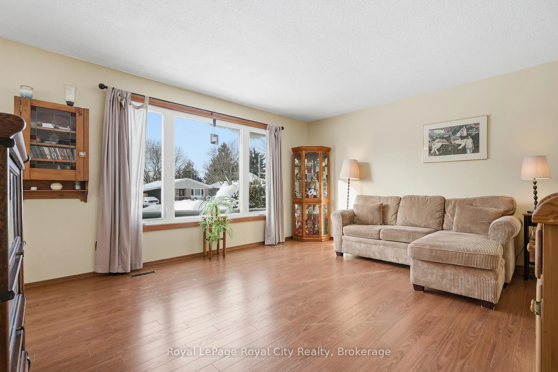Photo 6 of 28 Mcilwraith Crescent, Guelph, Grange Road — HOMEH