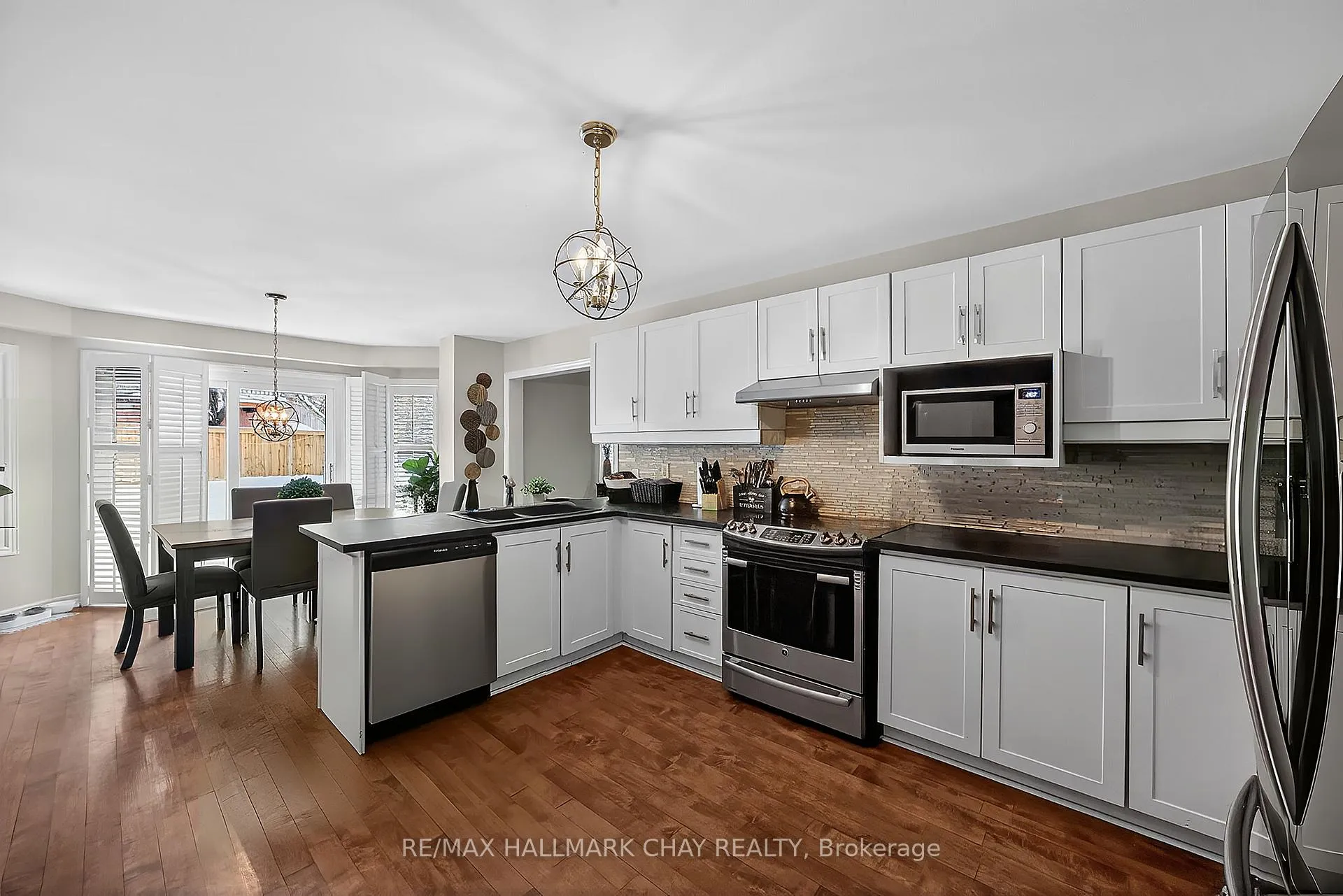 Photo 5 of 25 Falling Brook Drive, Barrie, Bayshore — HOMEH