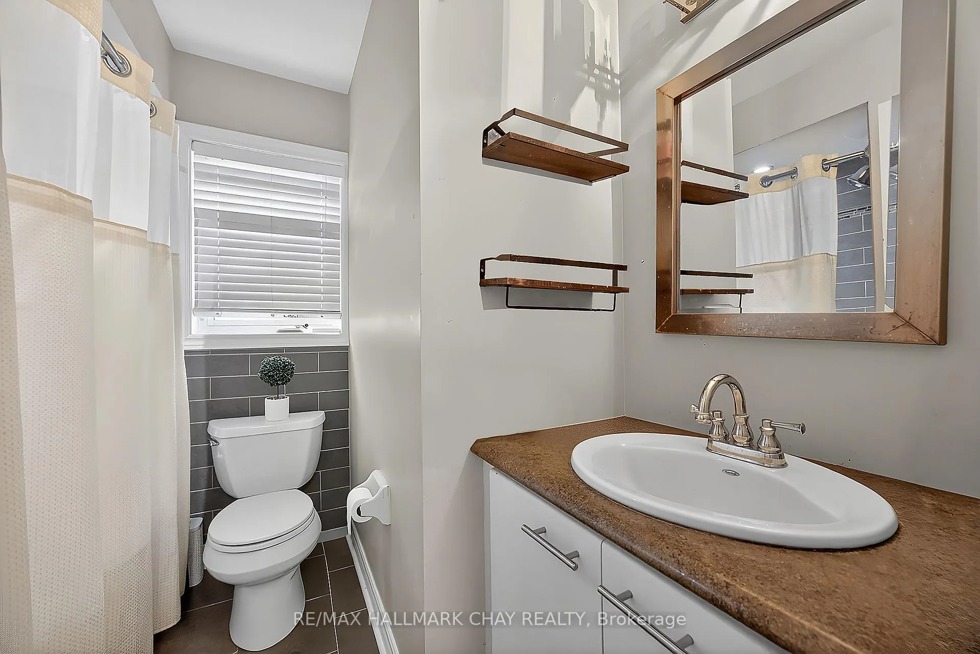 Photo 20 of 25 Falling Brook Drive, Barrie, Bayshore — HOMEH