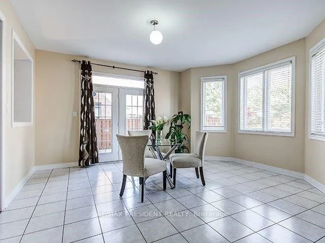 Photo 7 of 4 Cairnburg Drive, Brampton, Vales of Castlemore — HOMEH