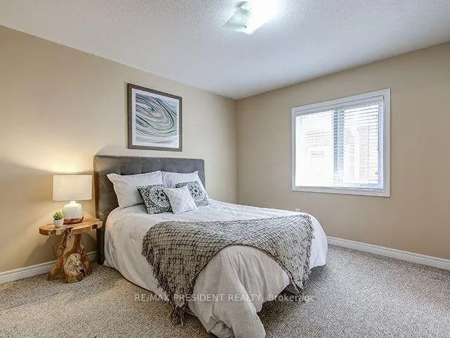 Photo 10 of 4 Cairnburg Drive, Brampton, Vales of Castlemore — HOMEH