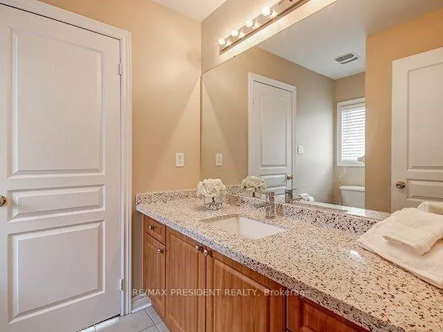 Photo 11 of 4 Cairnburg Drive, Brampton, Vales of Castlemore — HOMEH