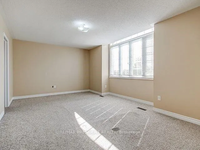 Photo 12 of 4 Cairnburg Drive, Brampton, Vales of Castlemore — HOMEH