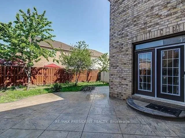 Photo 17 of 4 Cairnburg Drive, Brampton, Vales of Castlemore — HOMEH