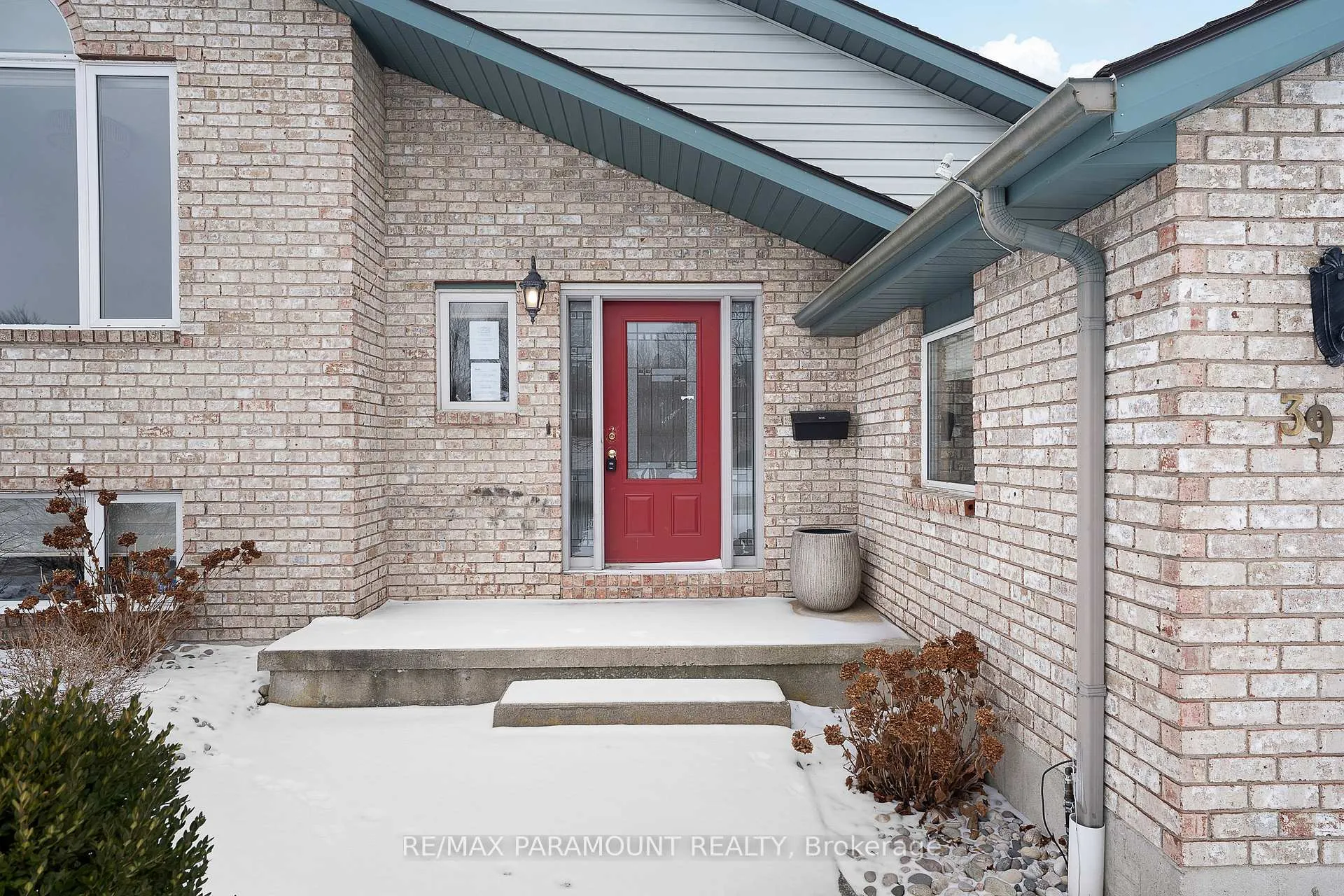 Photo 2 of 39 Rose Avenue, Chatham-Kent, Tilbury — HOMEH