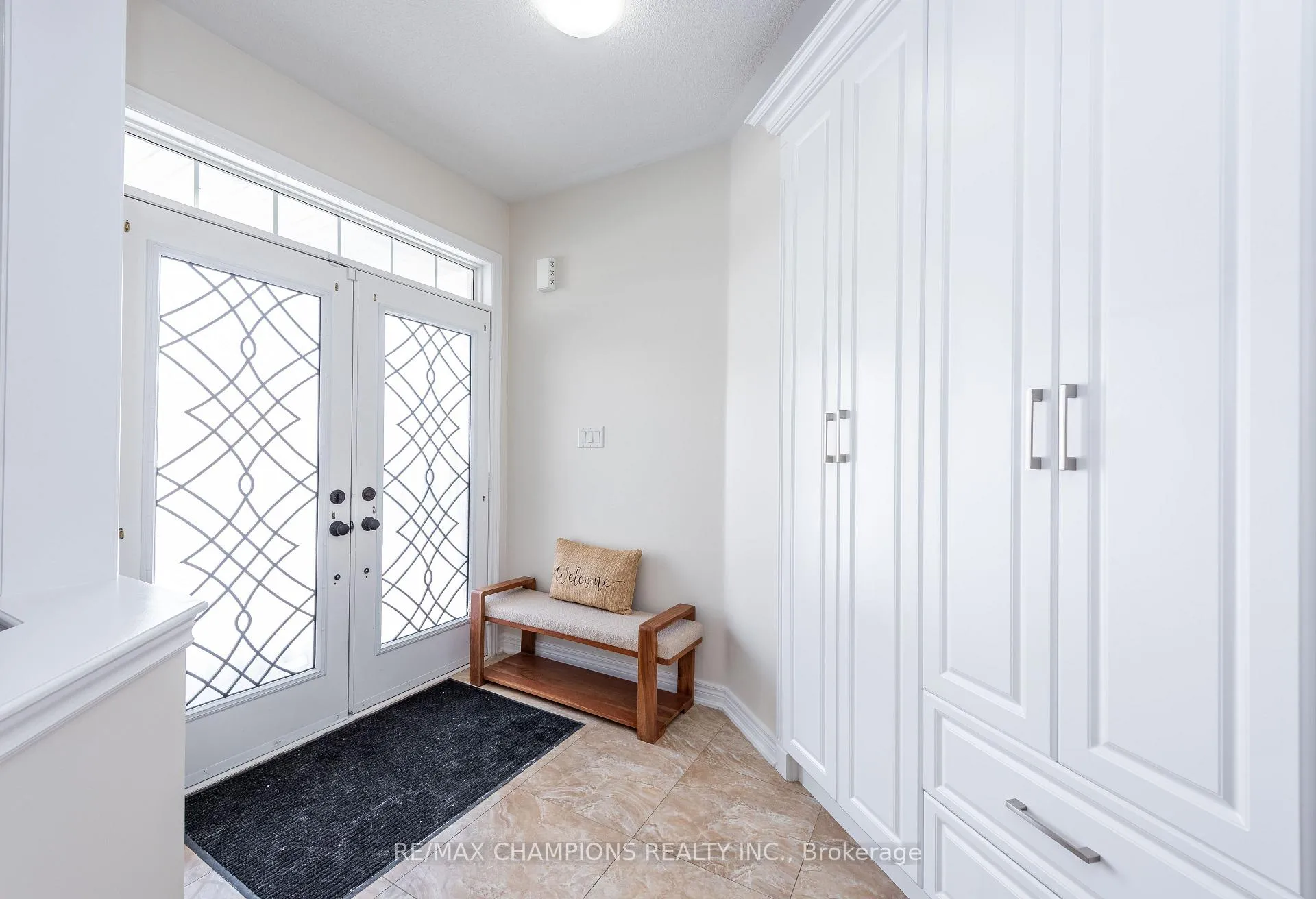 Photo 4 of 14 Naperton Drive, Brampton, Sandringham-Wellington — HOMEH