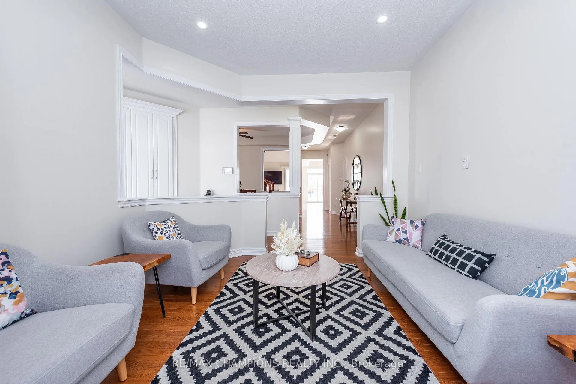 Photo 5 of 14 Naperton Drive, Brampton, Sandringham-Wellington — HOMEH