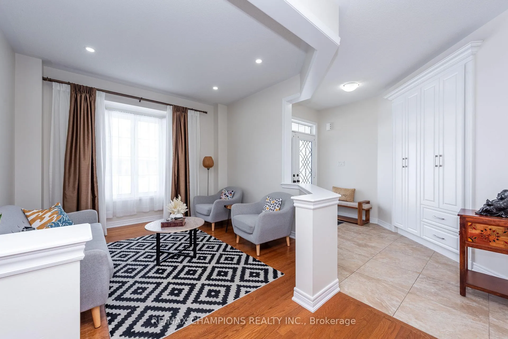 Photo 6 of 14 Naperton Drive, Brampton, Sandringham-Wellington — HOMEH