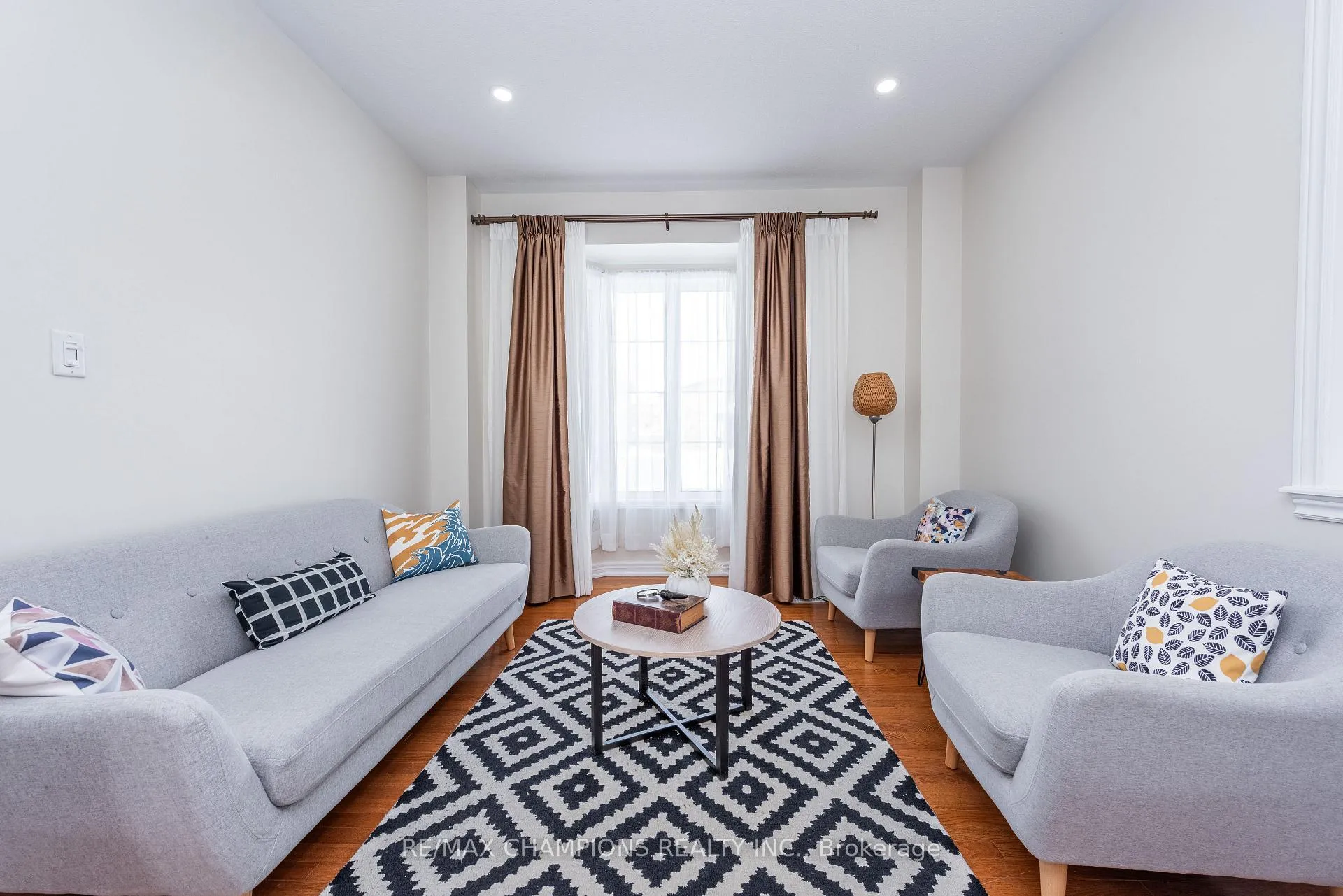 Photo 7 of 14 Naperton Drive, Brampton, Sandringham-Wellington — HOMEH