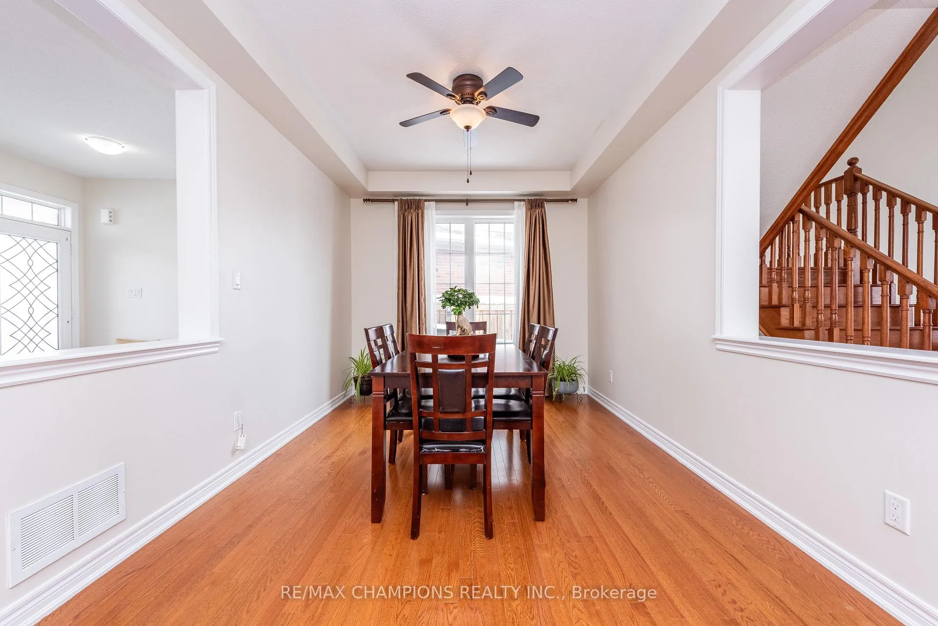 Photo 10 of 14 Naperton Drive, Brampton, Sandringham-Wellington — HOMEH