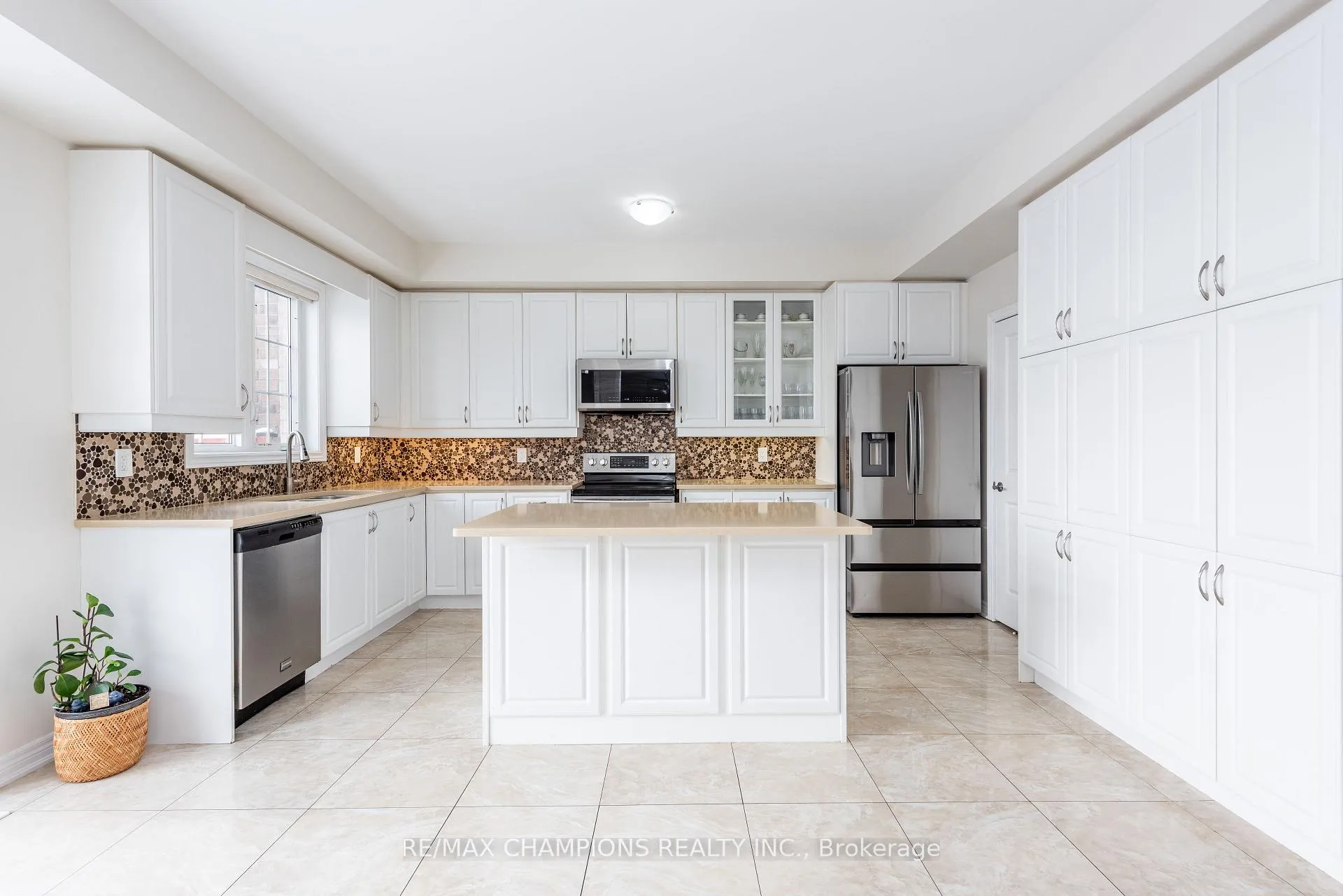 Photo 17 of 14 Naperton Drive, Brampton, Sandringham-Wellington — HOMEH