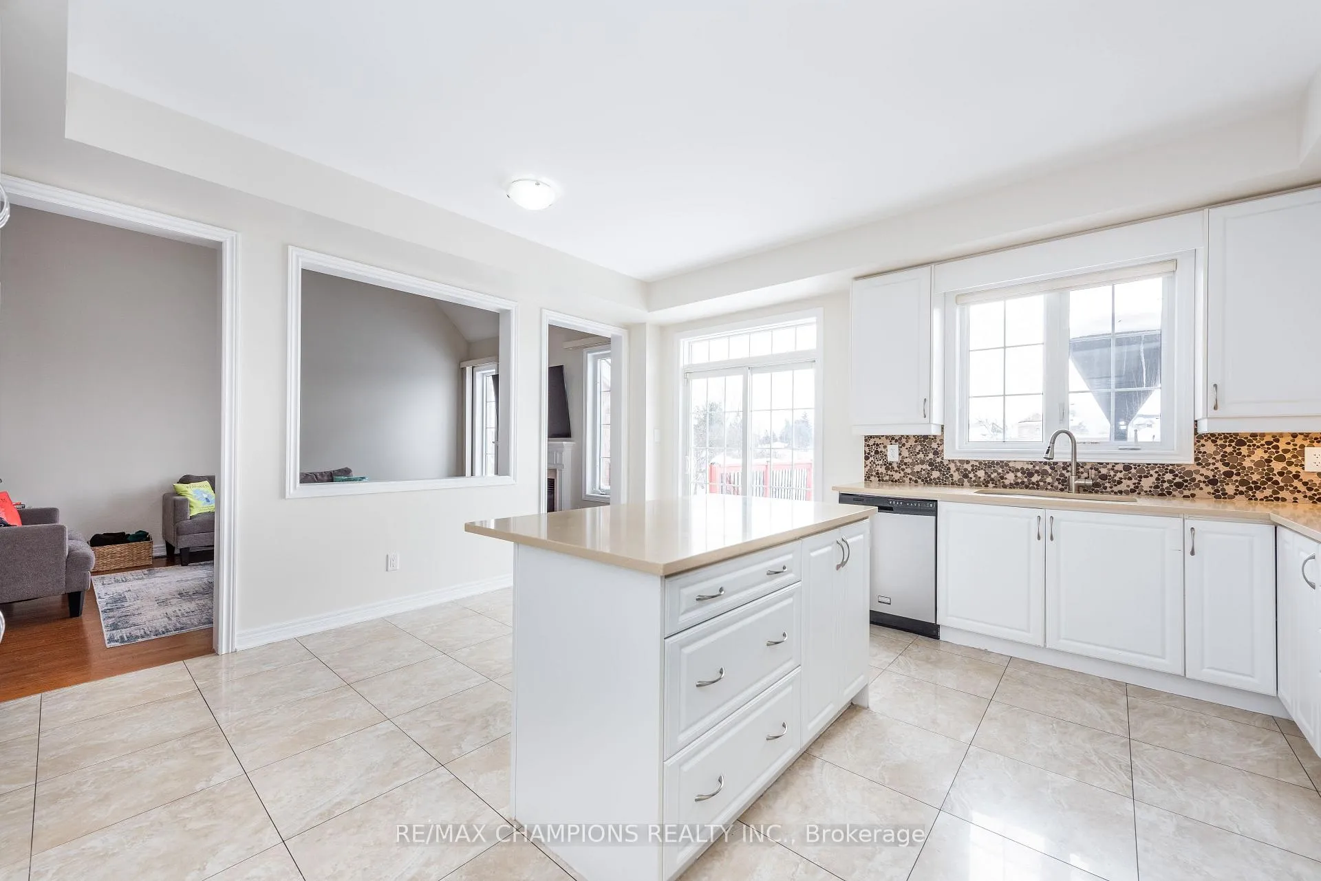Photo 19 of 14 Naperton Drive, Brampton, Sandringham-Wellington — HOMEH