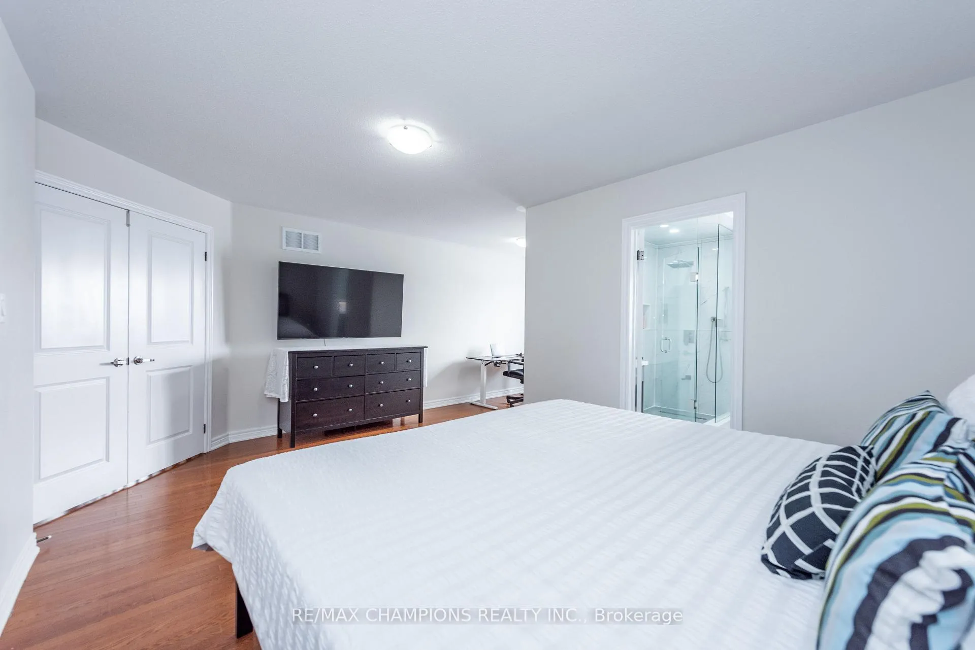 Photo 24 of 14 Naperton Drive, Brampton, Sandringham-Wellington — HOMEH