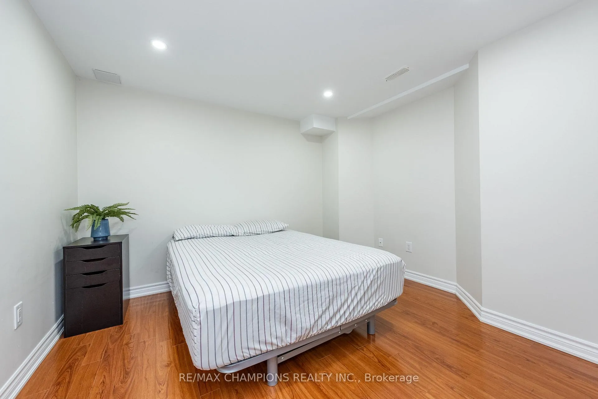 Photo 40 of 14 Naperton Drive, Brampton, Sandringham-Wellington — HOMEH