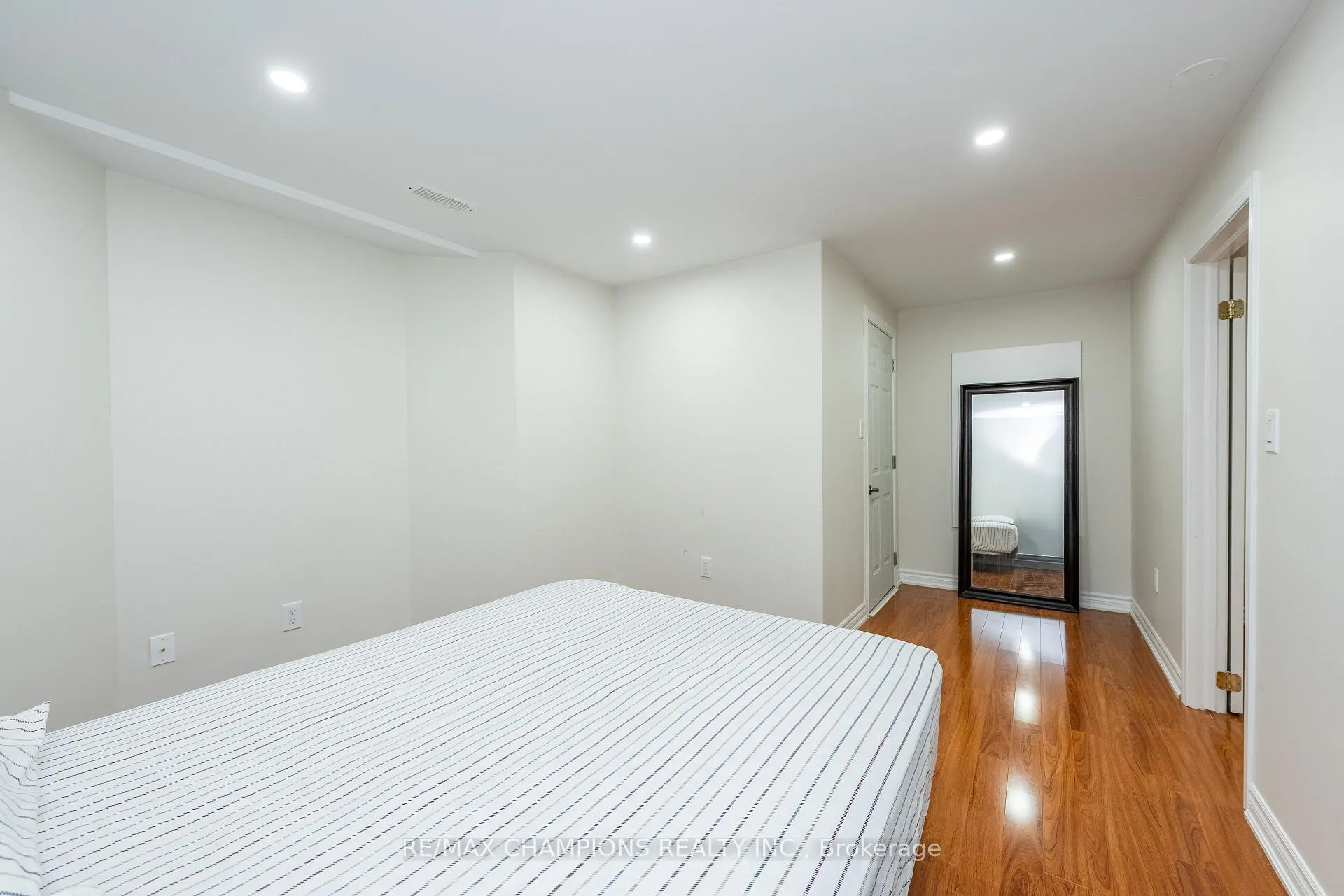 Photo 41 of 14 Naperton Drive, Brampton, Sandringham-Wellington — HOMEH
