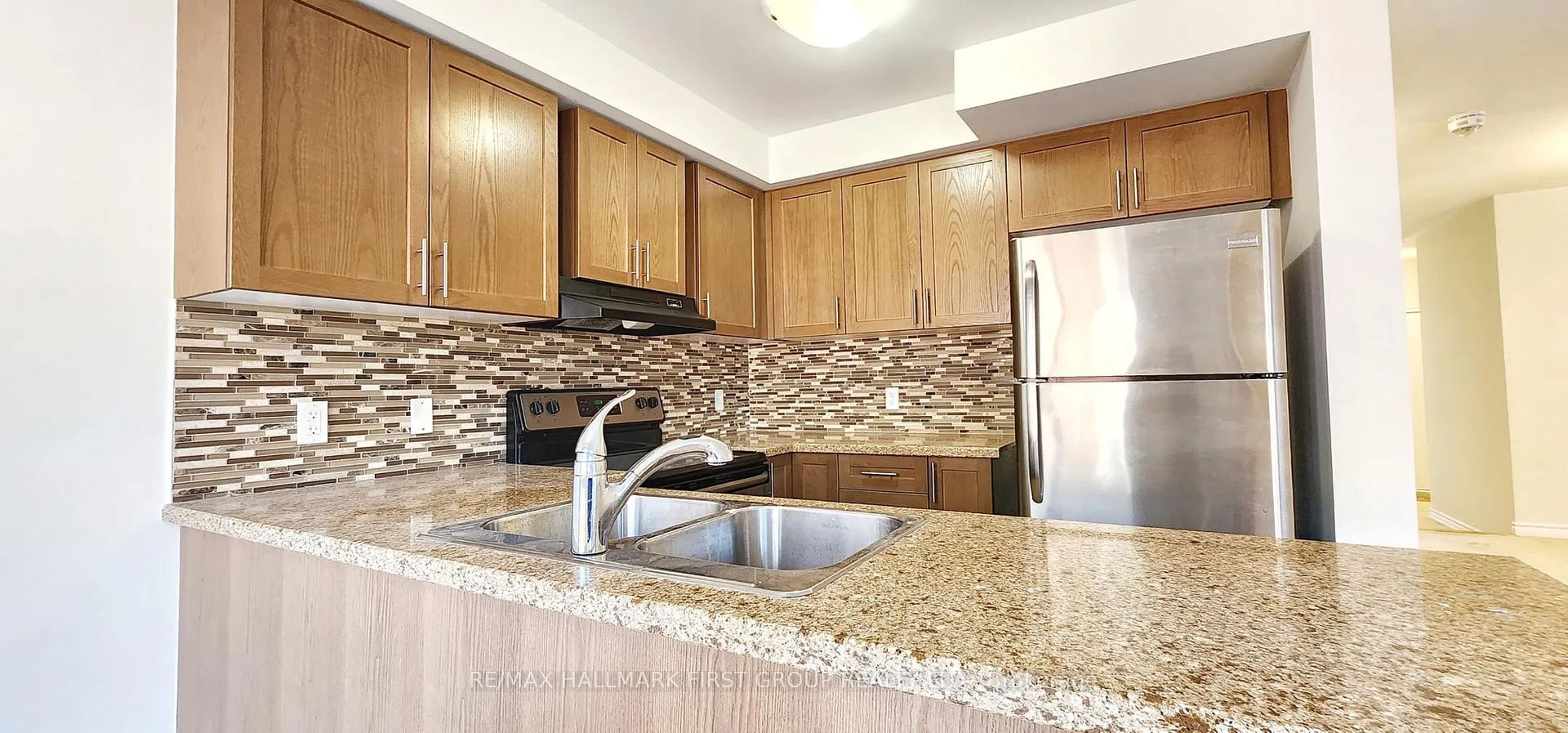 Photo 9 of 2448 Steeplechase Street, Oshawa, Windfields — HOMEH