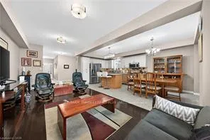 Photo 10 of 20 Hinrichs Crescent, Cambridge — HOMEH