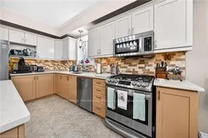 Photo 14 of 20 Hinrichs Crescent, Cambridge — HOMEH